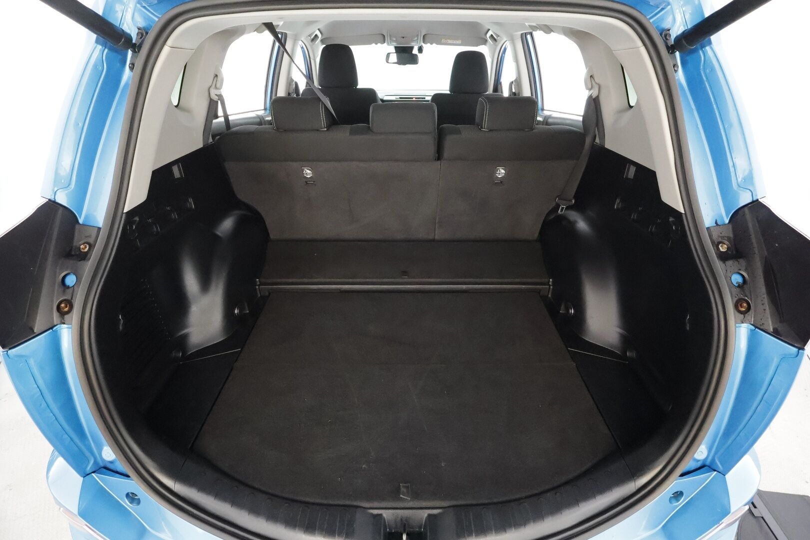 Toyota RAV4 2016 2,5 Hybrid FWD Active * ACC / LED / P.Kamera / Kaistavahti / Navi / Keyless * - Suomi-auto / Merkkihuollot / Kahdet renkaat aluvanteilla - HULLUT AVAJAISHULINAT KORKOTARJOUS 3,29 %