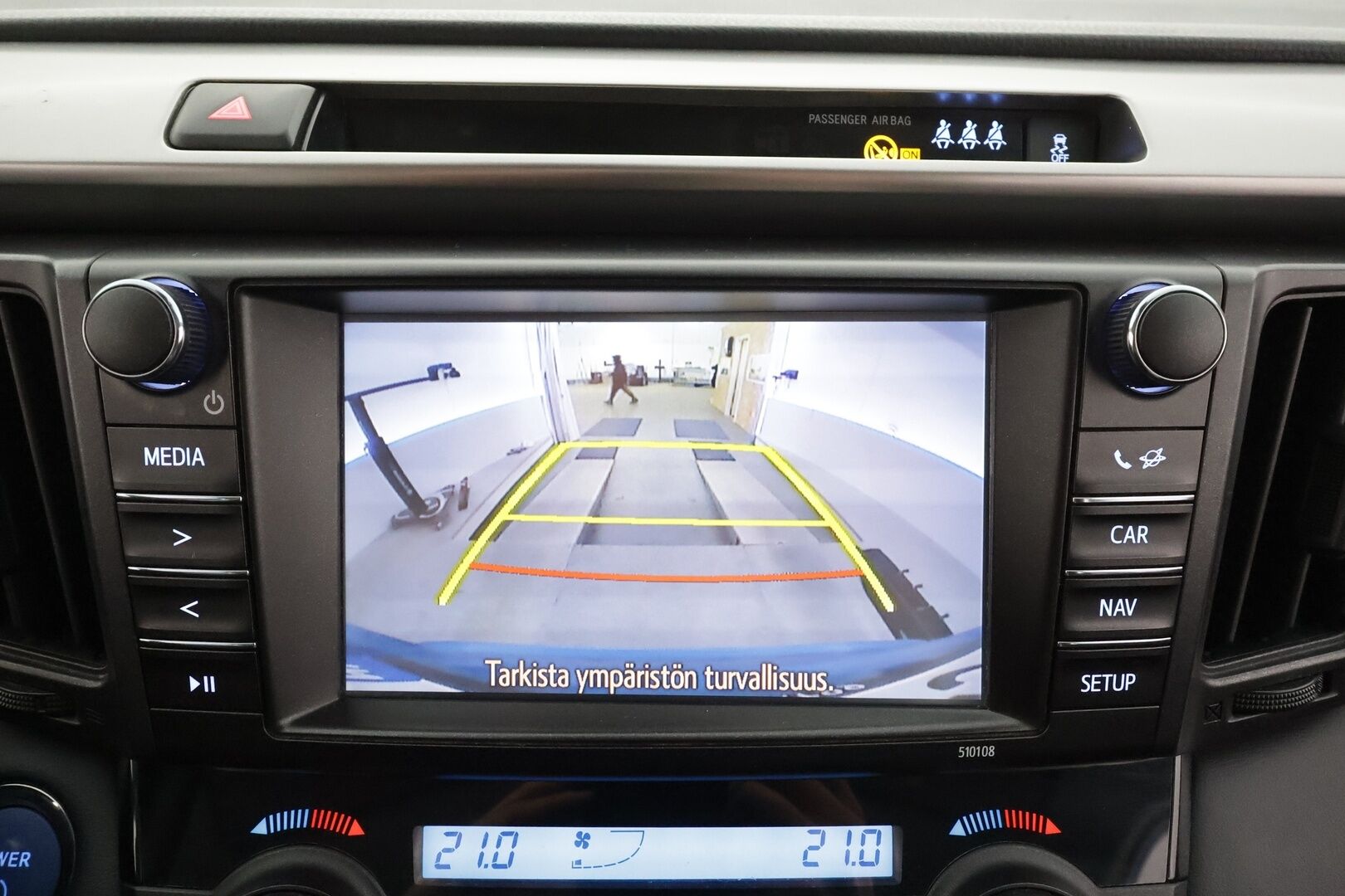 Toyota RAV4 2016 2,5 Hybrid FWD Active * ACC / LED / P.Kamera / Kaistavahti / Navi / Keyless * - Suomi-auto / Merkkihuollot / Kahdet renkaat aluvanteilla - HULLUT AVAJAISHULINAT KORKOTARJOUS 3,29 %