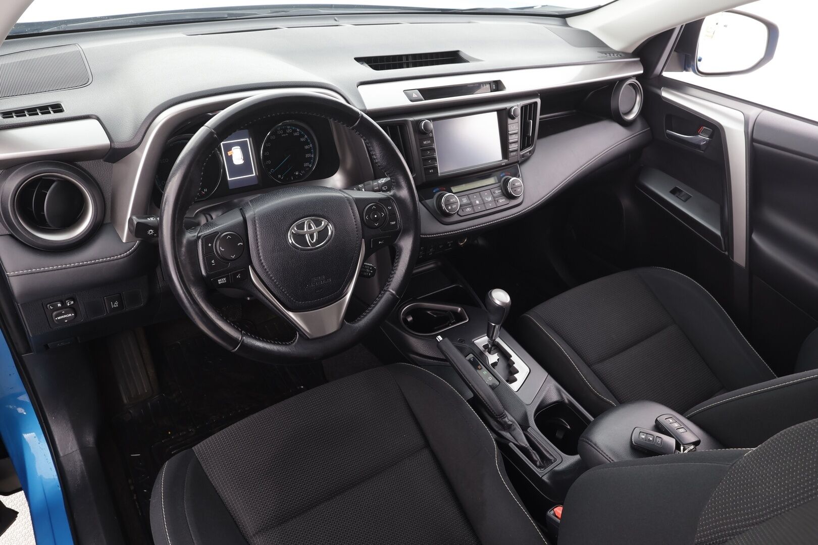 Toyota RAV4 2016 2,5 Hybrid FWD Active * ACC / LED / P.Kamera / Kaistavahti / Navi / Keyless * - Suomi-auto / Merkkihuollot / Kahdet renkaat aluvanteilla - HULLUT AVAJAISHULINAT KORKOTARJOUS 3,29 %