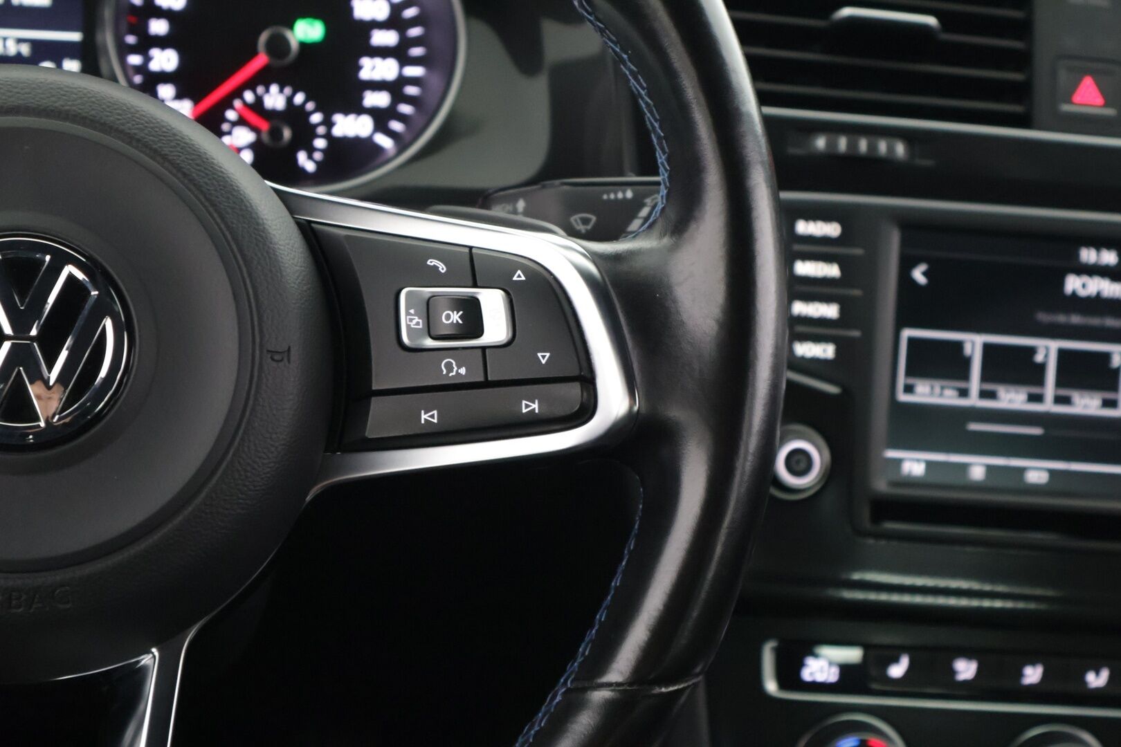 Volkswagen Golf 2016 GTE Plug-In Hybrid 150 kW (204 hv) DSG-automaatti */ 2.om Suomi-auto / Adapt. vakkari / Webasto / Navi / Carplay / 2x renkaat /* - Särmä historia / Kattavat varusteet / 2x renkaat