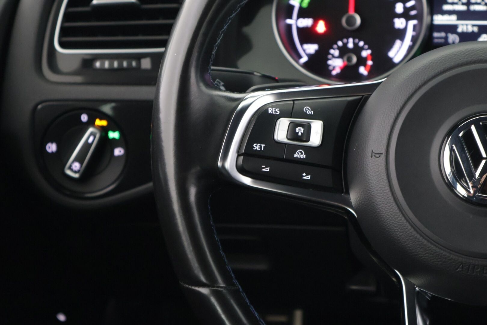 Volkswagen Golf 2016 GTE Plug-In Hybrid 150 kW (204 hv) DSG-automaatti */ 2.om Suomi-auto / Adapt. vakkari / Webasto / Navi / Carplay / 2x renkaat /* - Särmä historia / Kattavat varusteet / 2x renkaat