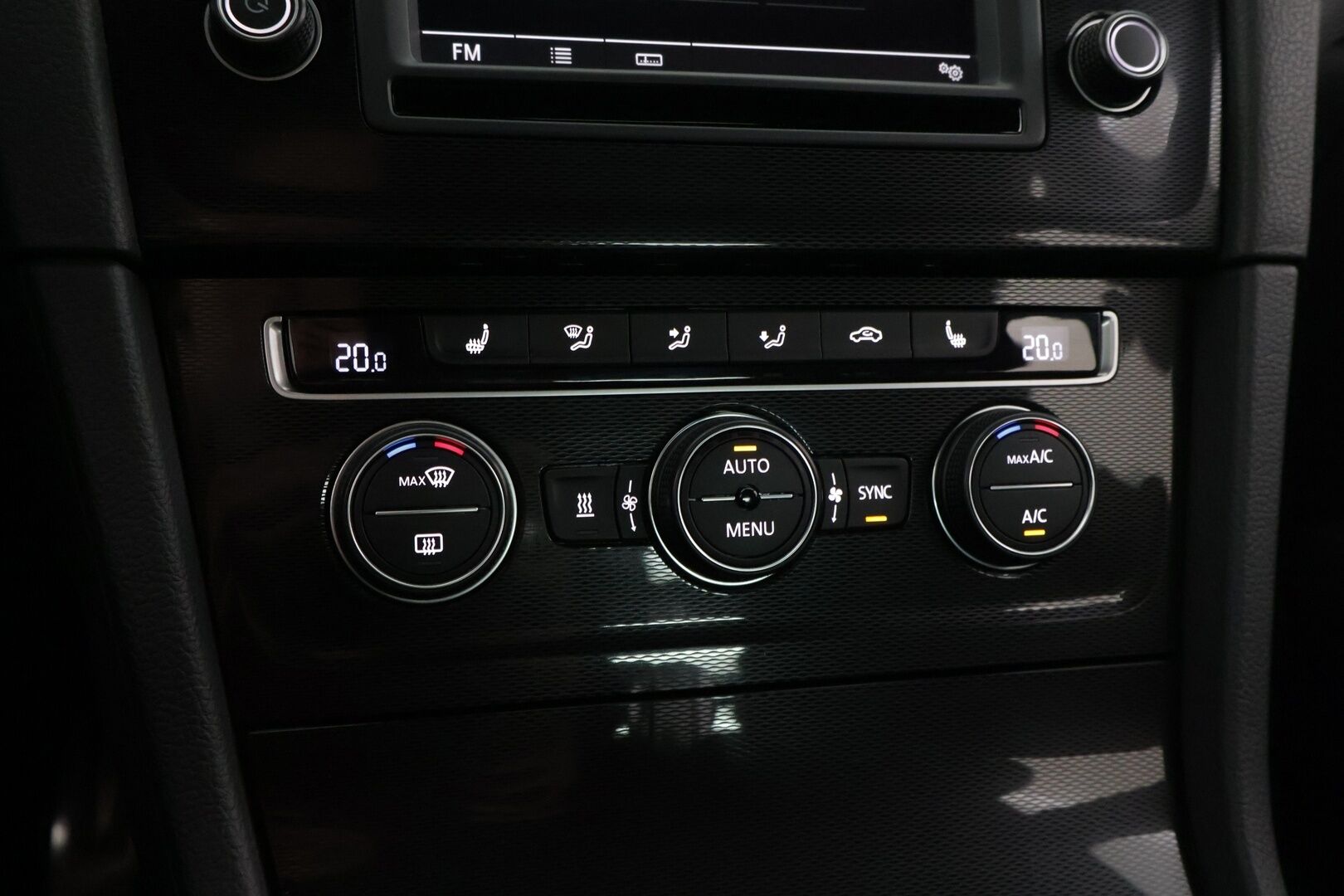 Volkswagen Golf 2016 GTE Plug-In Hybrid 150 kW (204 hv) DSG-automaatti */ 2.om Suomi-auto / Adapt. vakkari / Webasto / Navi / Carplay / 2x renkaat /* - Särmä historia / Kattavat varusteet / 2x renkaat