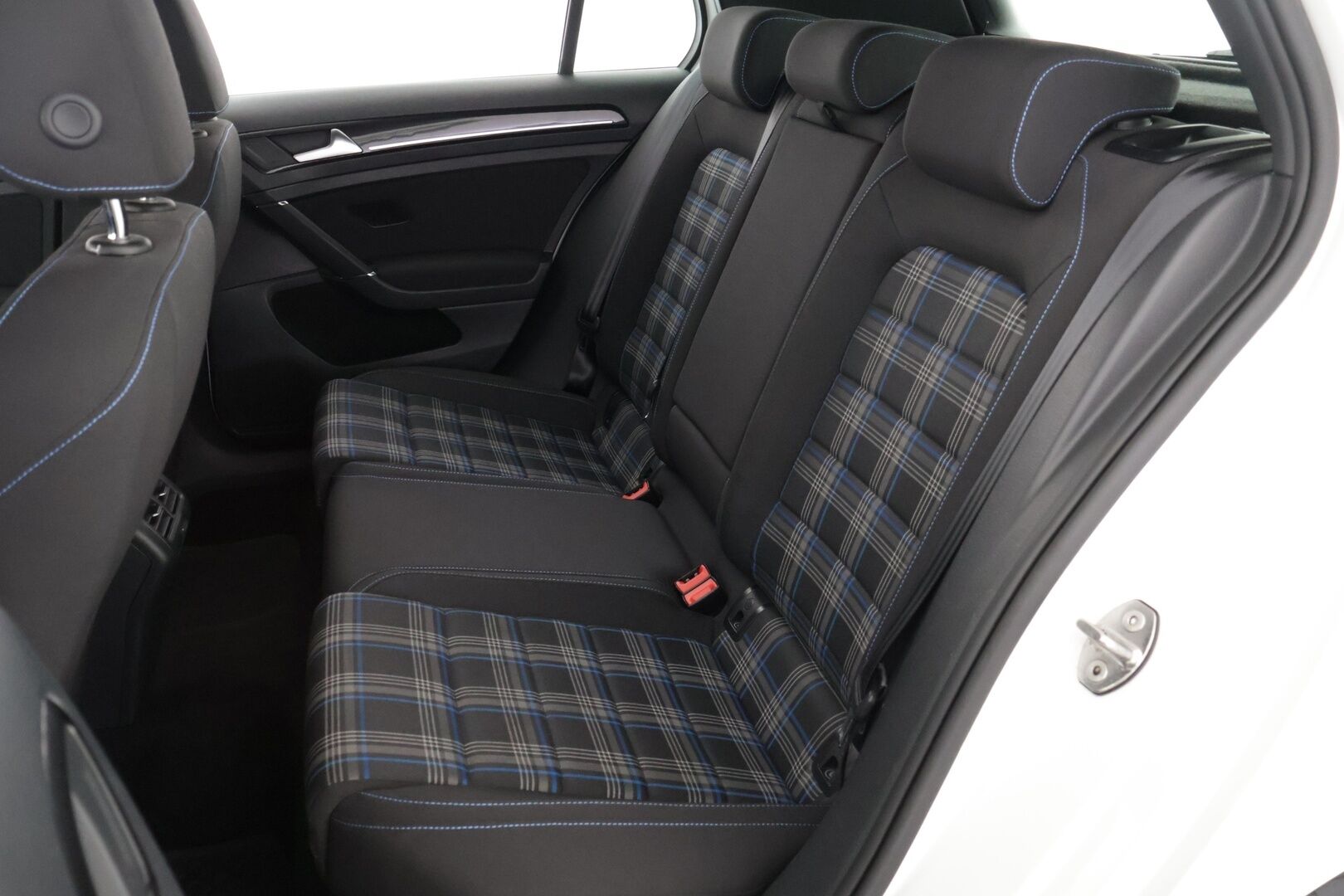 Volkswagen Golf 2016 GTE Plug-In Hybrid 150 kW (204 hv) DSG-automaatti */ 2.om Suomi-auto / Adapt. vakkari / Webasto / Navi / Carplay / 2x renkaat /* - Särmä historia / Kattavat varusteet / 2x renkaat