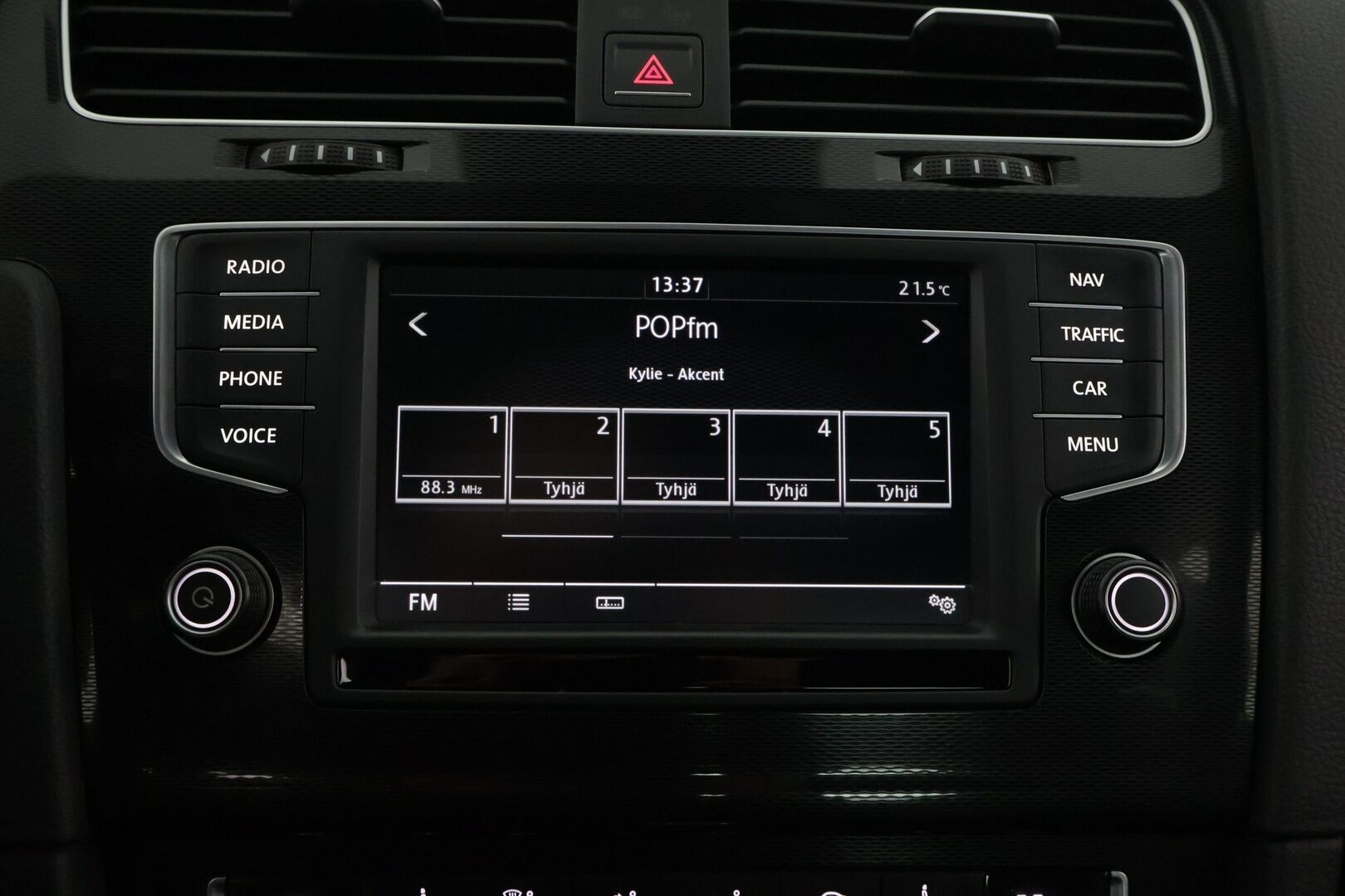 Volkswagen Golf 2016 GTE Plug-In Hybrid 150 kW (204 hv) DSG-automaatti */ 2.om Suomi-auto / Adapt. vakkari / Webasto / Navi / Carplay / 2x renkaat /* - Särmä historia / Kattavat varusteet / 2x renkaat