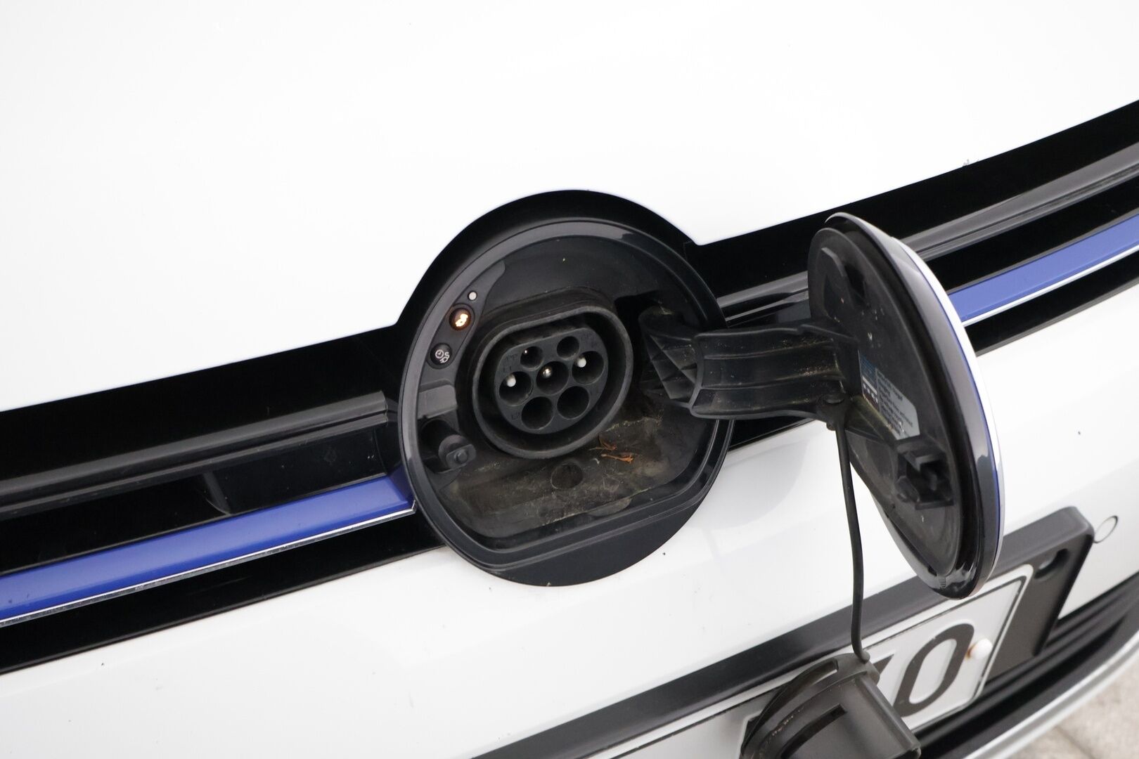 Volkswagen Golf 2016 GTE Plug-In Hybrid 150 kW (204 hv) DSG-automaatti */ 2.om Suomi-auto / Adapt. vakkari / Webasto / Navi / Carplay / 2x renkaat /* - Särmä historia / Kattavat varusteet / 2x renkaat