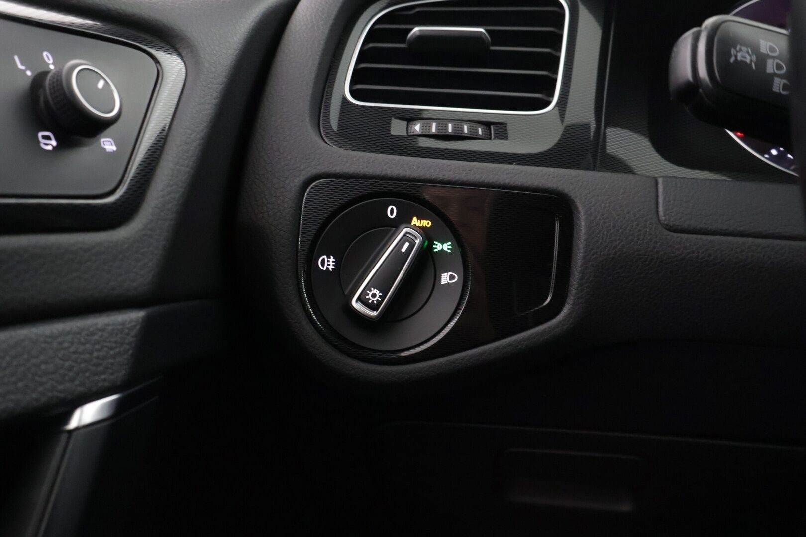 Volkswagen Golf 2016 GTE Plug-In Hybrid 150 kW (204 hv) DSG-automaatti */ 2.om Suomi-auto / Adapt. vakkari / Webasto / Navi / Carplay / 2x renkaat /* - Särmä historia / Kattavat varusteet / 2x renkaat