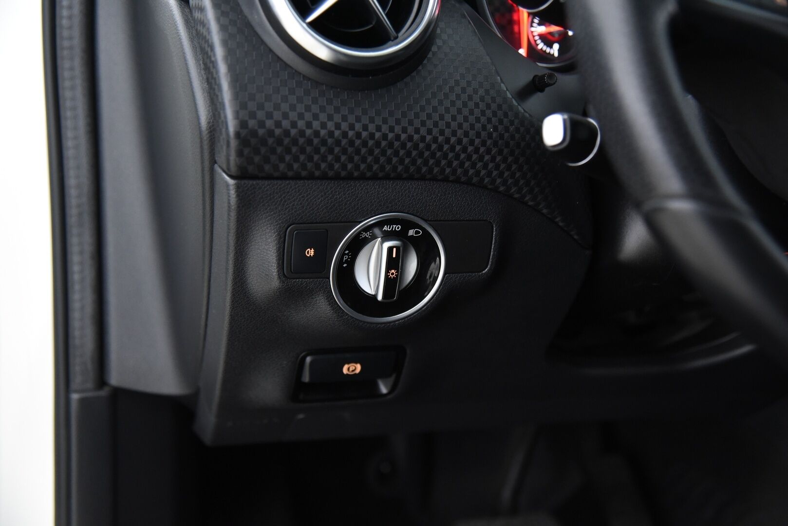 Mercedes-Benz A 2016 180 d A Premium Business / P-Kamera / LED-Ajovalot / Lohko + Sisätilanlämmitin - Siistikuntoinen Suomi-Auto hyvällä huoltohistorialla! - HULLUT JOULUT KORKOTARJOUS 2,49% 