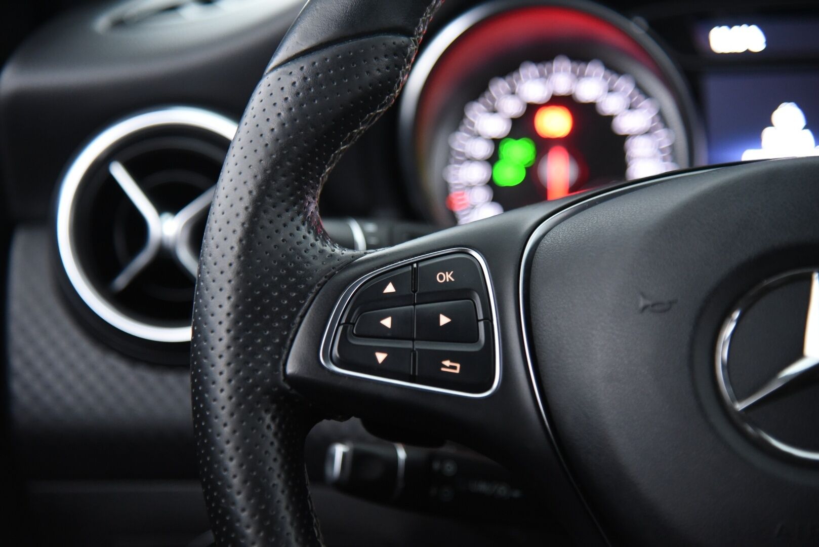 Mercedes-Benz A 2016 180 d A Premium Business / P-Kamera / LED-Ajovalot / Lohko + Sisätilanlämmitin - Siistikuntoinen Suomi-Auto hyvällä huoltohistorialla! - HULLUT JOULUT KORKOTARJOUS 2,49% 