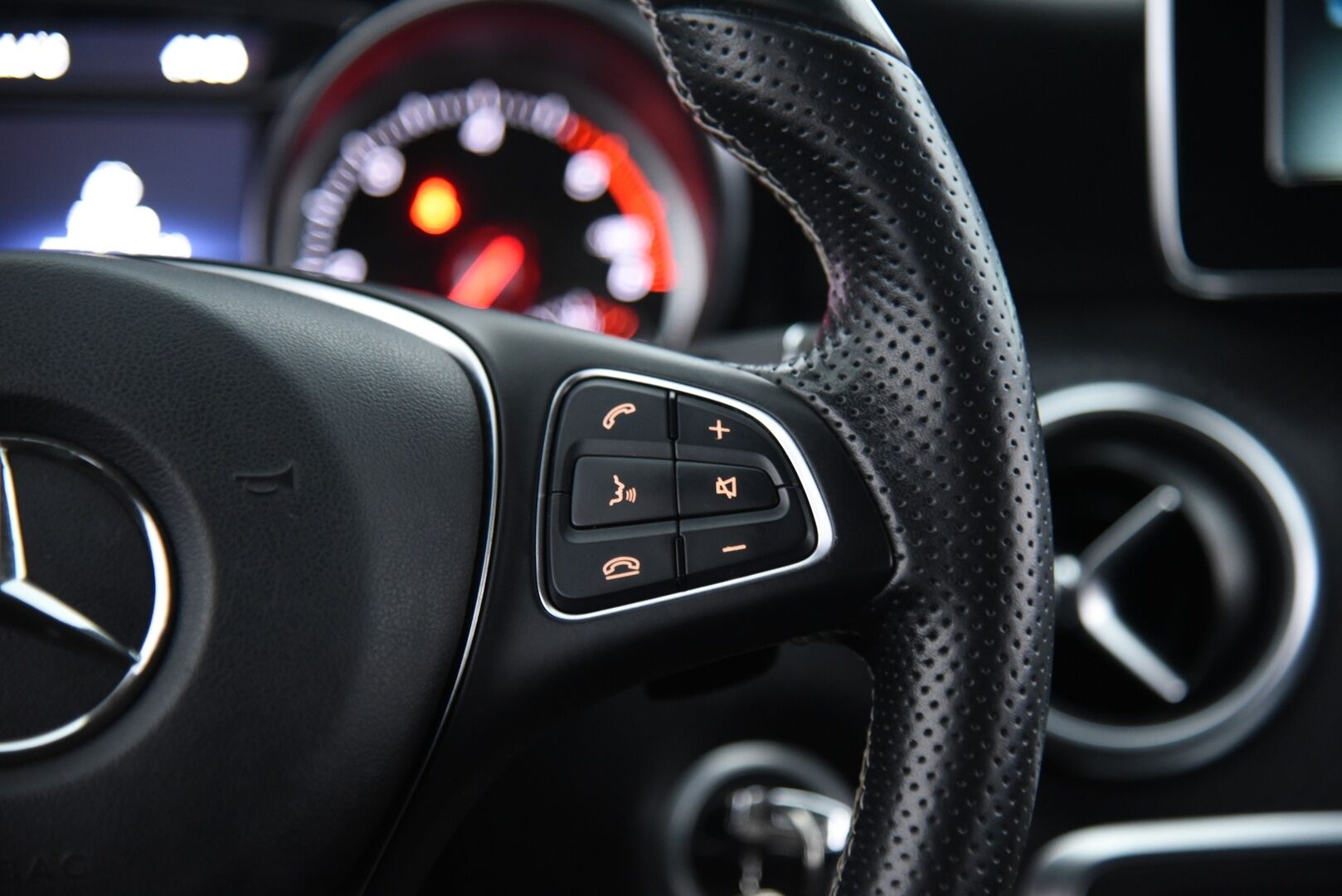 Mercedes-Benz A 2016 180 d A Premium Business / P-Kamera / LED-Ajovalot / Lohko + Sisätilanlämmitin - Siistikuntoinen Suomi-Auto hyvällä huoltohistorialla!