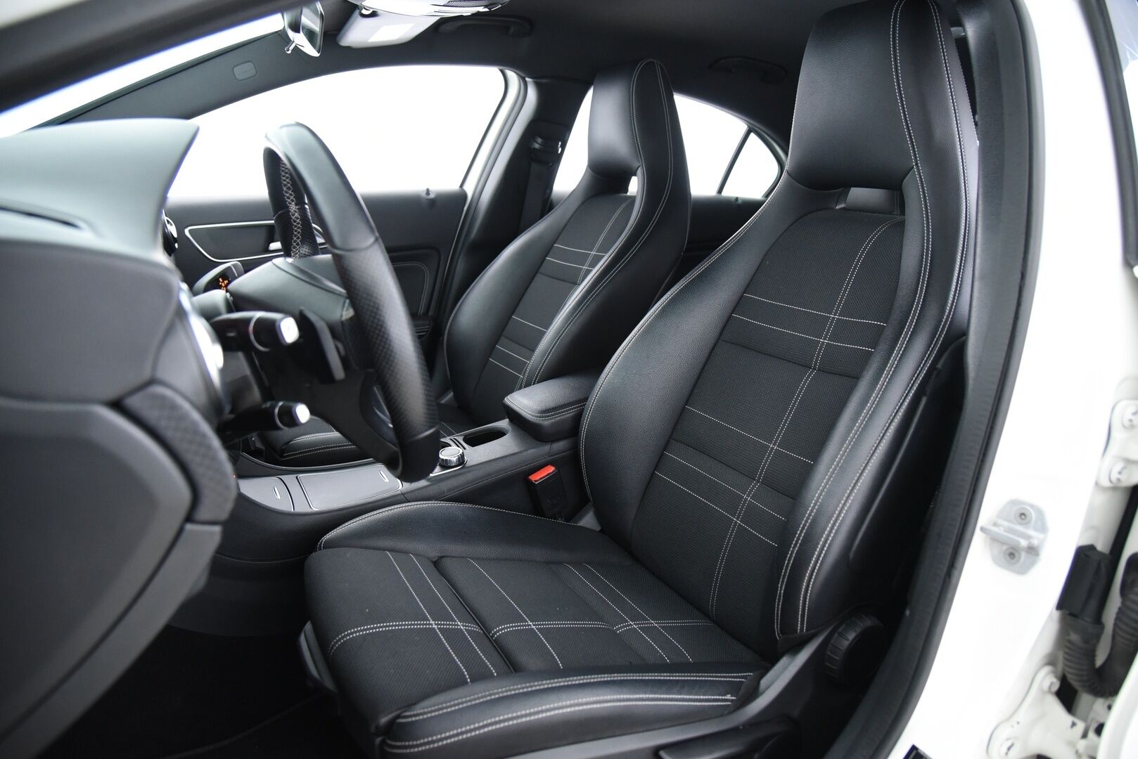 Mercedes-Benz A 2016 180 d A Premium Business / P-Kamera / LED-Ajovalot / Lohko + Sisätilanlämmitin - Siistikuntoinen Suomi-Auto hyvällä huoltohistorialla!