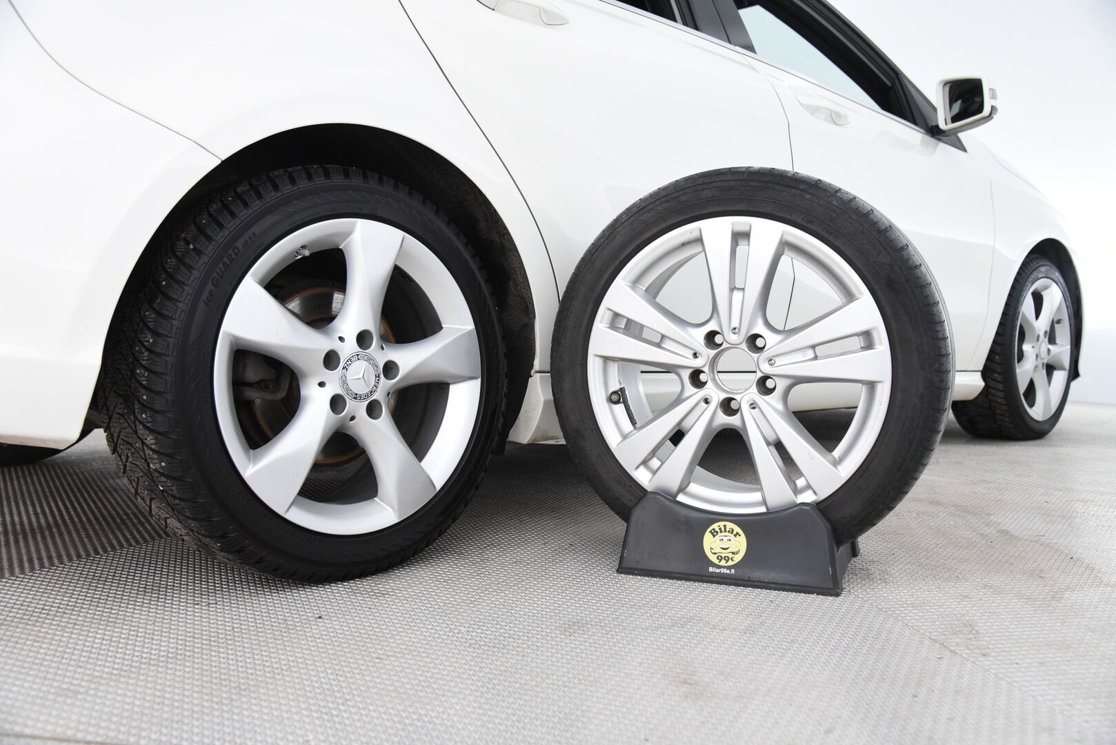 Mercedes-Benz A 2016 180 d A Premium Business / P-Kamera / LED-Ajovalot / Lohko + Sisätilanlämmitin - Siistikuntoinen Suomi-Auto hyvällä huoltohistorialla!