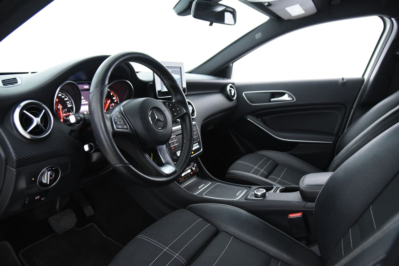 Mercedes-Benz A 2016 180 d A Premium Business / P-Kamera / LED-Ajovalot / Lohko + Sisätilanlämmitin - Siistikuntoinen Suomi-Auto hyvällä huoltohistorialla! - HULLUT JOULUT KORKOTARJOUS 2,49% 