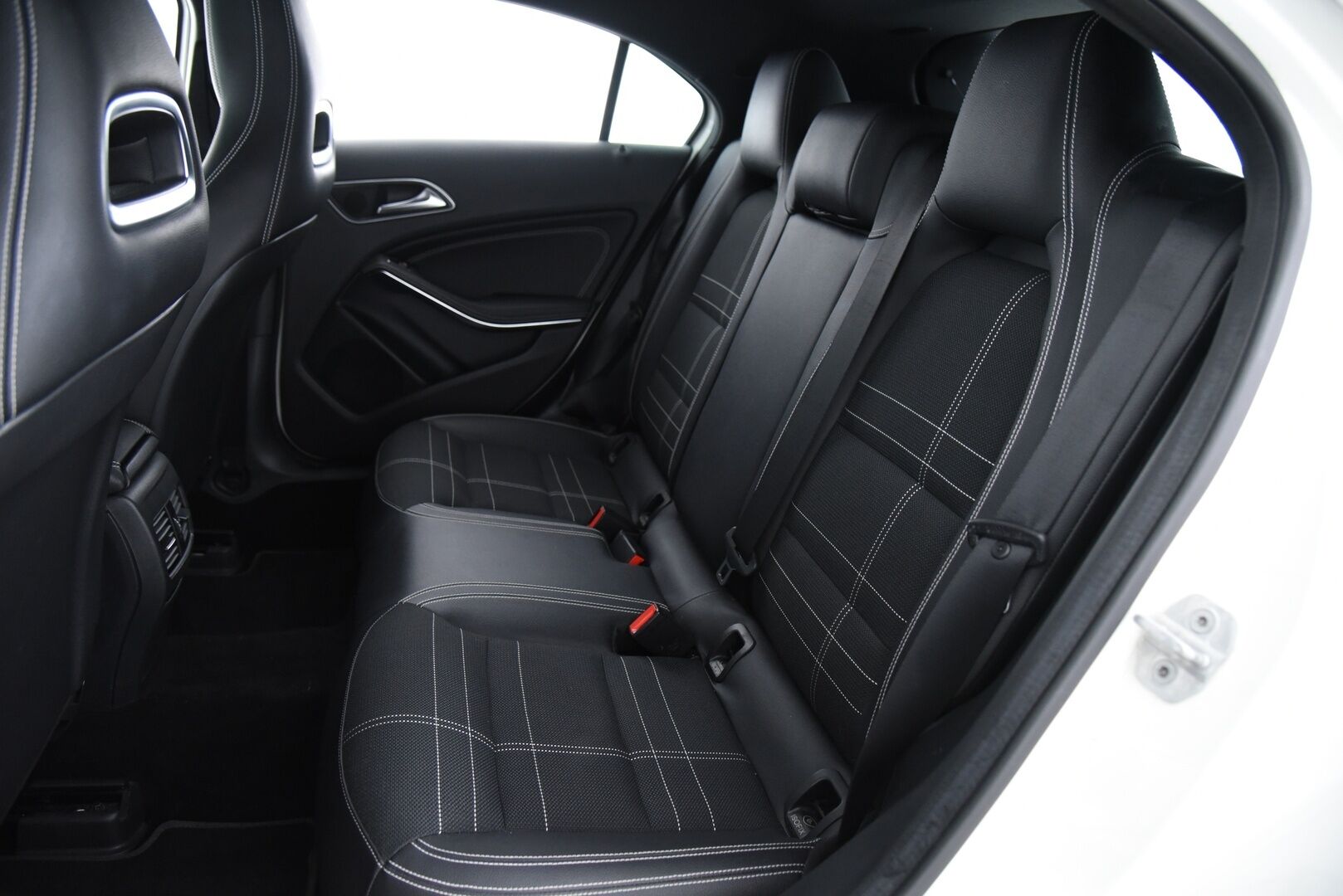 Mercedes-Benz A 2016 180 d A Premium Business / P-Kamera / LED-Ajovalot / Lohko + Sisätilanlämmitin - Siistikuntoinen Suomi-Auto hyvällä huoltohistorialla! - HULLUT JOULUT KORKOTARJOUS 2,49% 