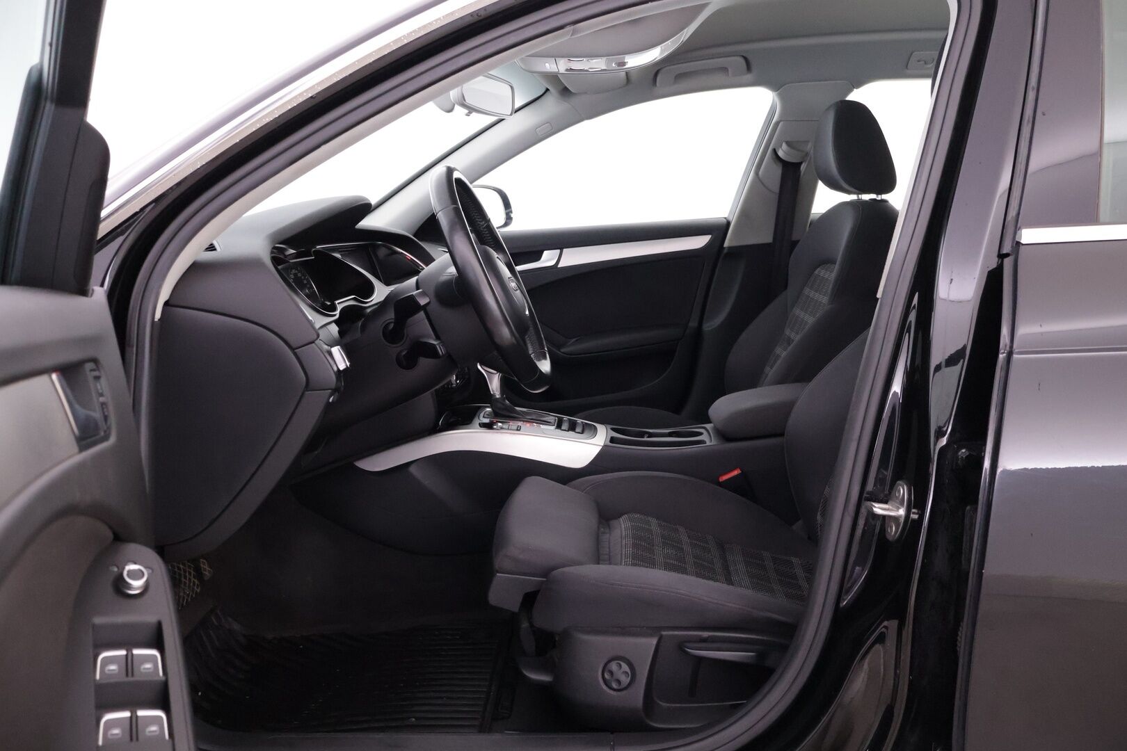 Audi A4 2012 Avant Farmari- Myynnissä Huutokaupat.com:issa