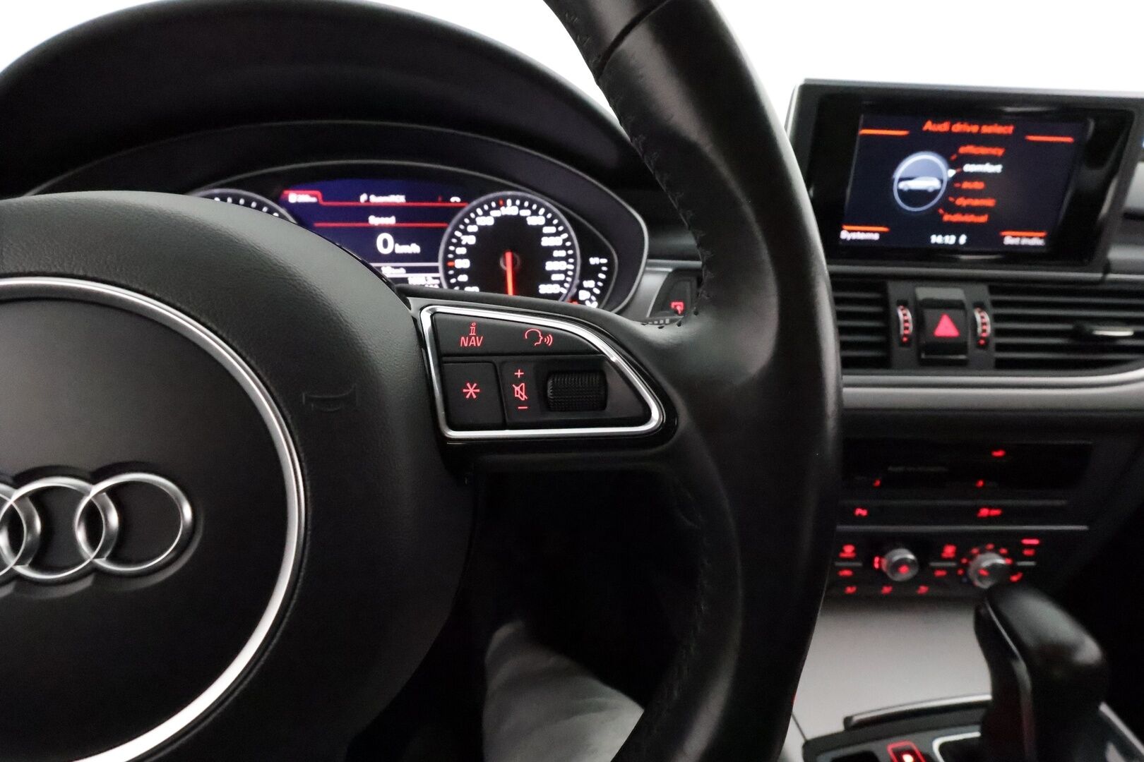 Audi A6 2016 Avant Land of quattro Edition 2,0 TDI 140 kW quattro S tronic **Xenon / Sporttipenkit / Vakkari / Koukku / P.Tutkat** - Suomi-auto / Kahdet Renkaat