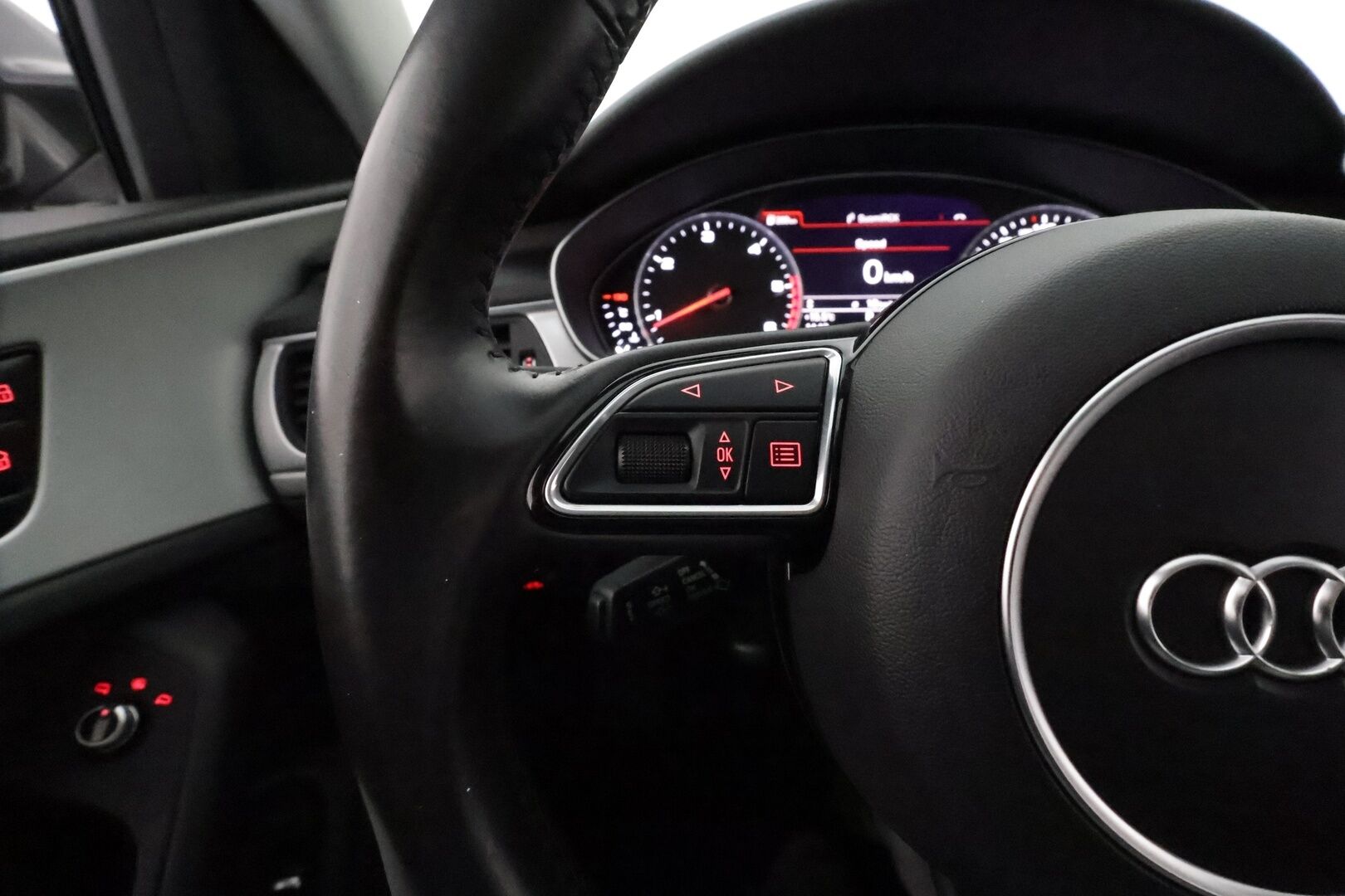 Audi A6 2016 Avant Land of quattro Edition 2,0 TDI 140 kW quattro S tronic **Xenon / Sporttipenkit / Vakkari / Koukku / P.Tutkat** - Suomi-auto / Kahdet Renkaat
