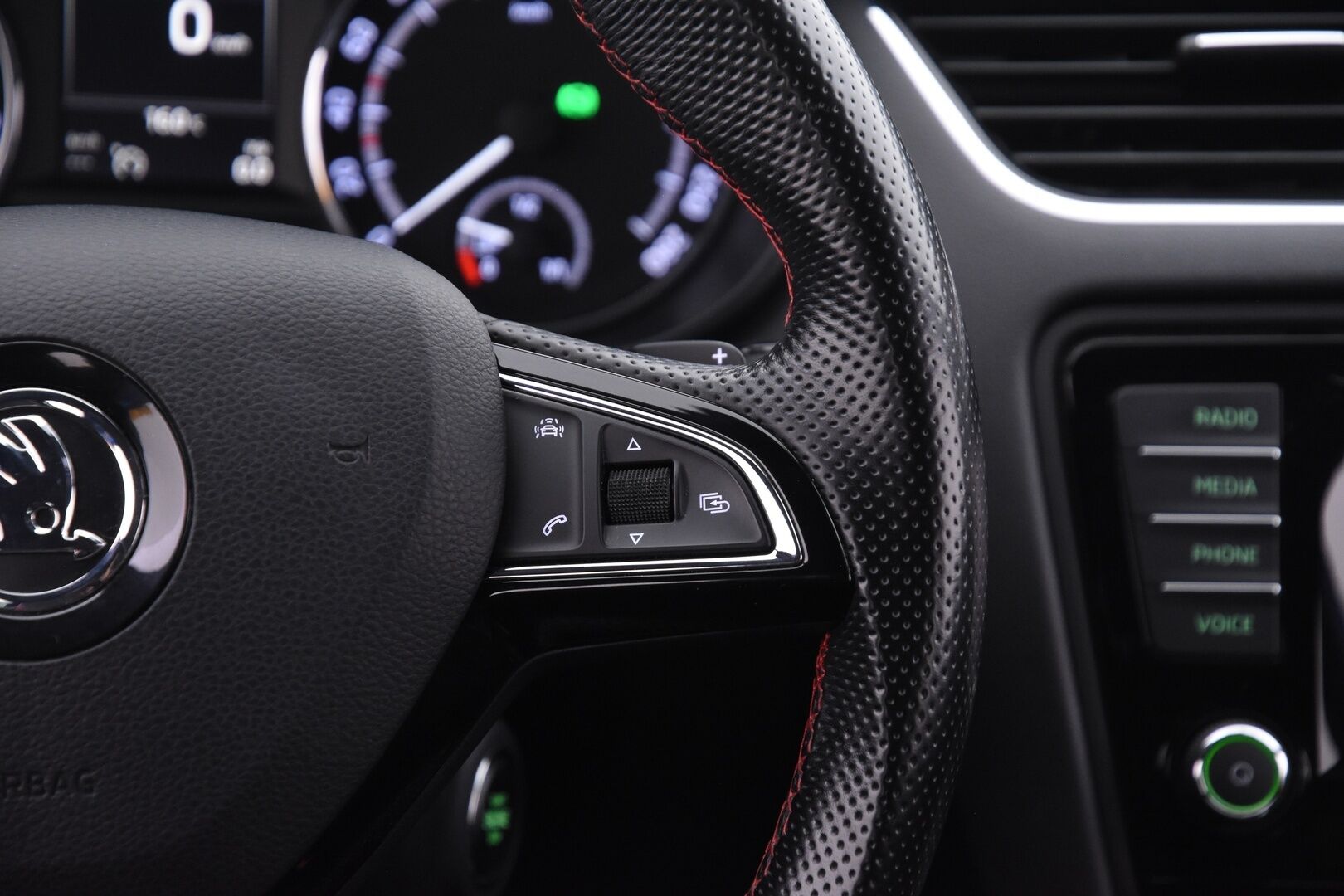 Skoda Octavia 2016 Combi 2,0 TSI RS DSG Autom. * Hifit / ACC / Vetokoukku / Webasto / Läm. Tuulilasi / Keyless*