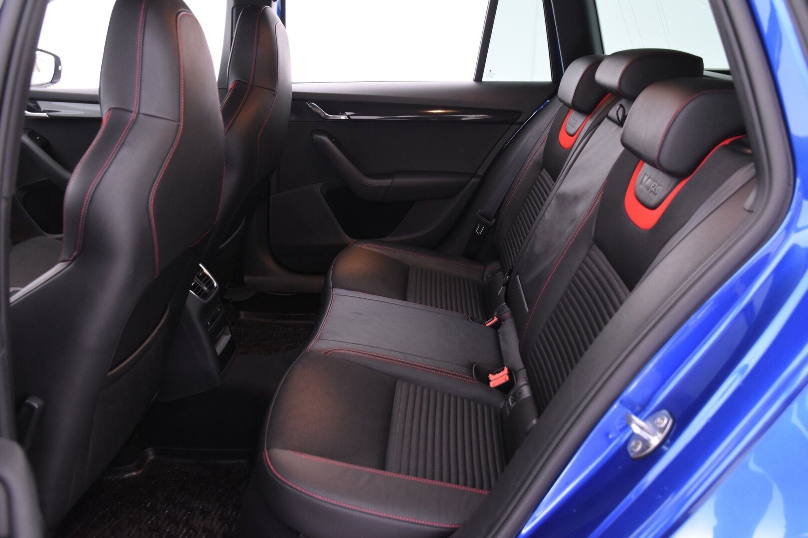 Skoda Octavia 2016 Combi 2,0 TSI RS DSG Autom. * Hifit / ACC / Vetokoukku / Webasto / Läm. Tuulilasi / Keyless*