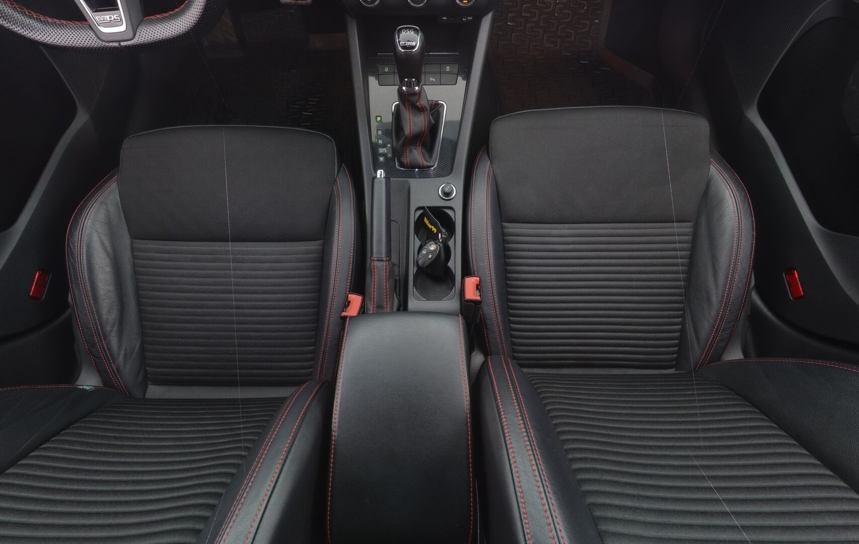 Skoda Octavia 2016 Combi 2,0 TSI RS DSG Autom. * Hifit / ACC / Vetokoukku / Webasto / Läm. Tuulilasi / Keyless*