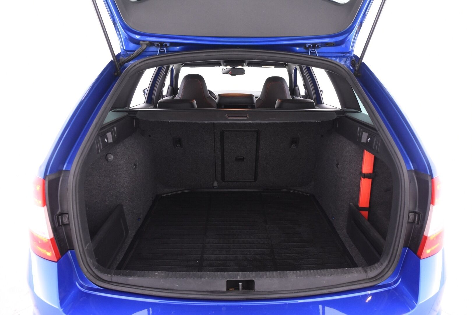 Skoda Octavia 2016 Combi 2,0 TSI RS DSG Autom. * Hifit / ACC / Vetokoukku / Webasto / Läm. Tuulilasi / Keyless*