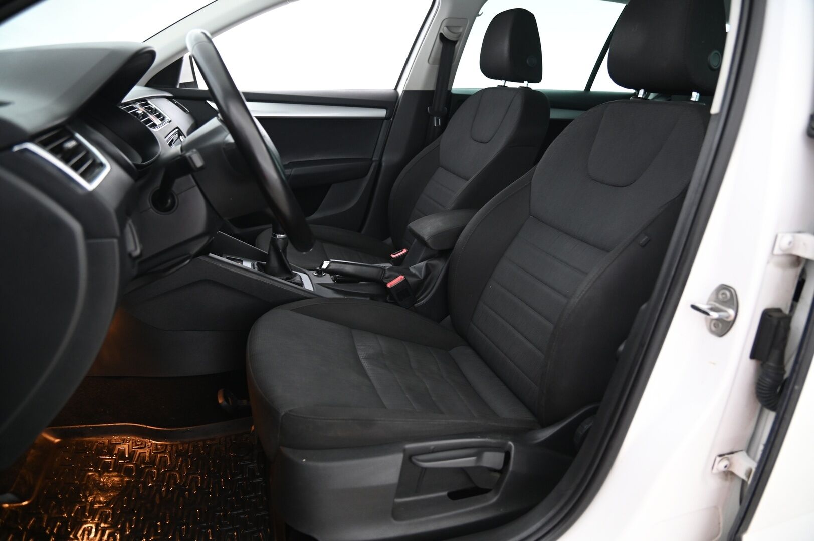 Skoda Octavia 2016 Combi 2,0 TDI 150 Style *- YritysOutlet - Myydään vain yrityksille -* - *- YritysOutlet - Myydään vain yrityksille -*