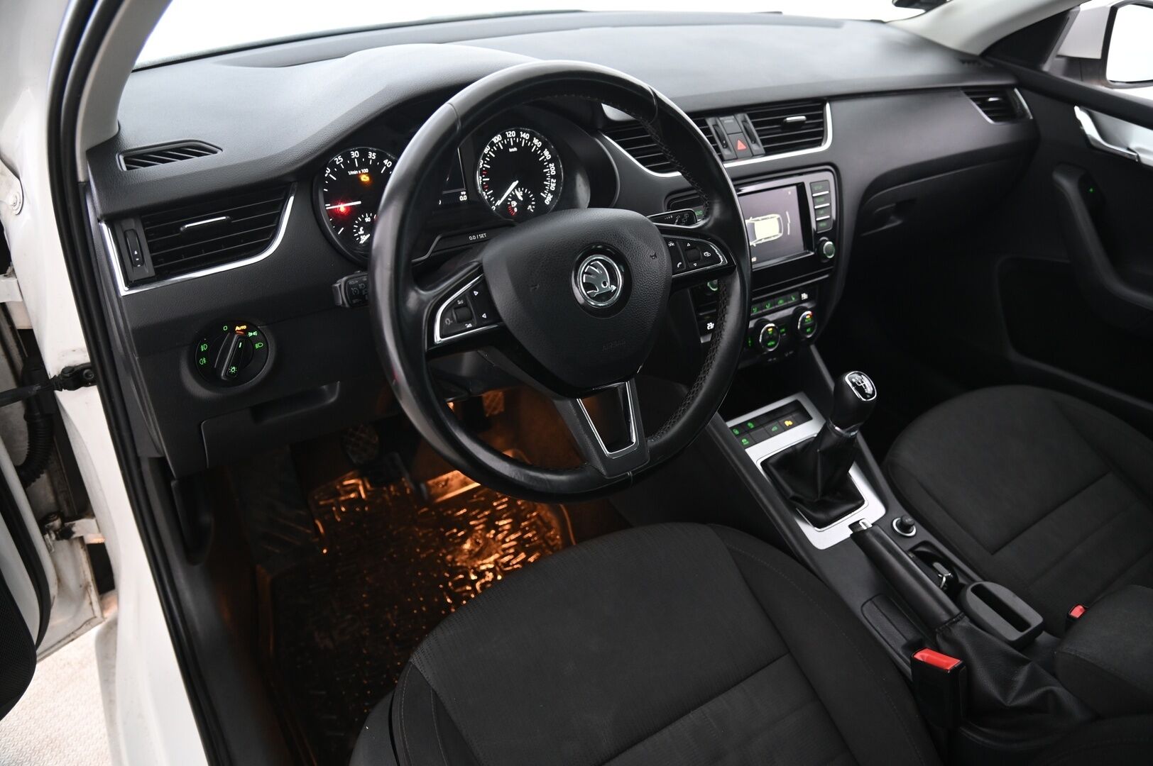 Skoda Octavia 2016 Combi 2,0 TDI 150 Style *- YritysOutlet - Myydään vain yrityksille -* - *- YritysOutlet - Myydään vain yrityksille -*
