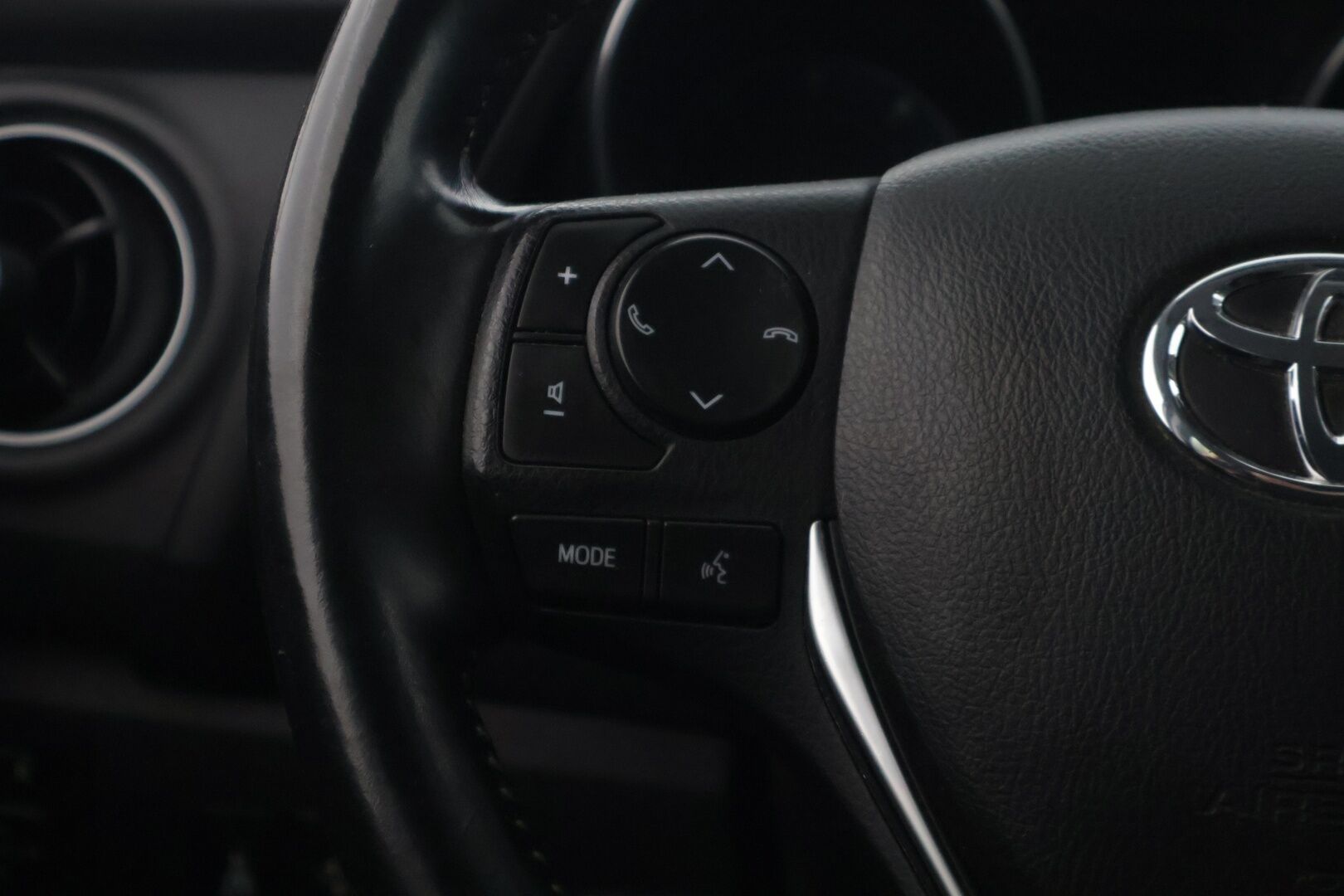 Toyota Auris 2016 Touring Sports 1,6 D-4D Active - | Suomi-Auto | Juuri katsastettu ja huollettu | Navi | Peruutuskamera | Lohkolämmitin sisätilanpistokkeella | 