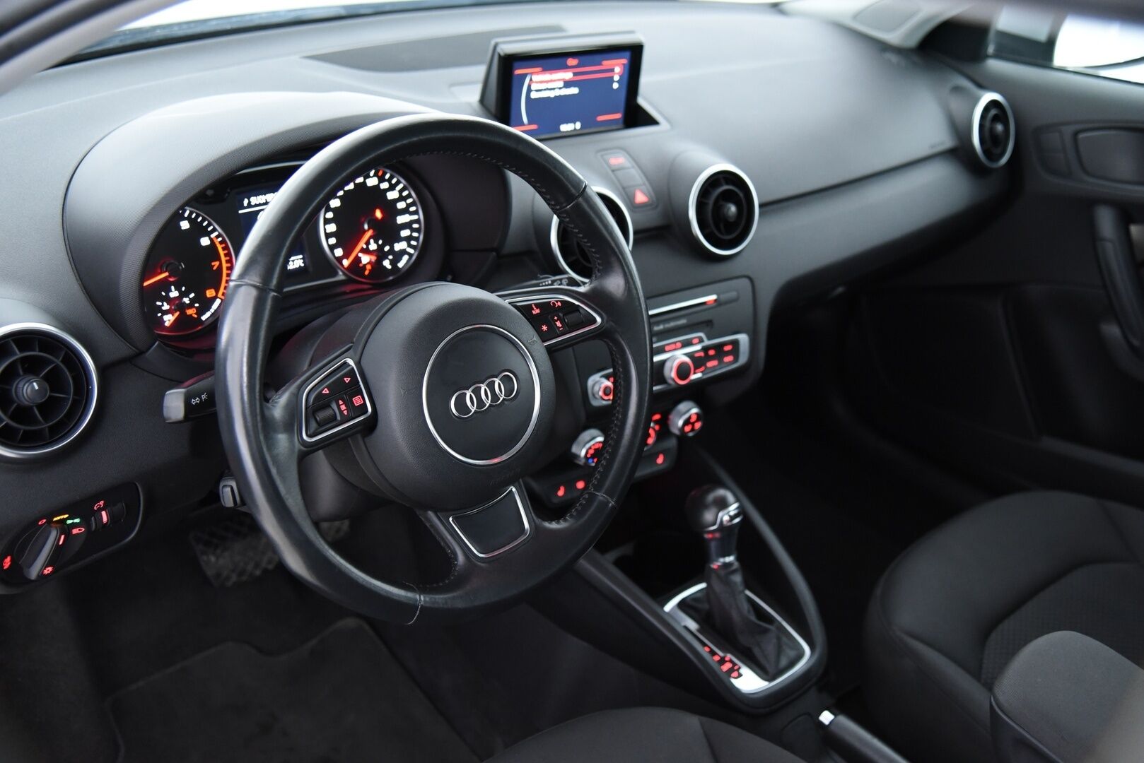 Audi A1 2016 Sportback Comfort 1,4 TFSI 92 kW S tronic */ Suomi-auto / Vakkari / Bluetooth / 2x merkkirenkaat /* - */ Siisti yksilö / Matalat käyttökulut / Ilmainen kotiintoimitus