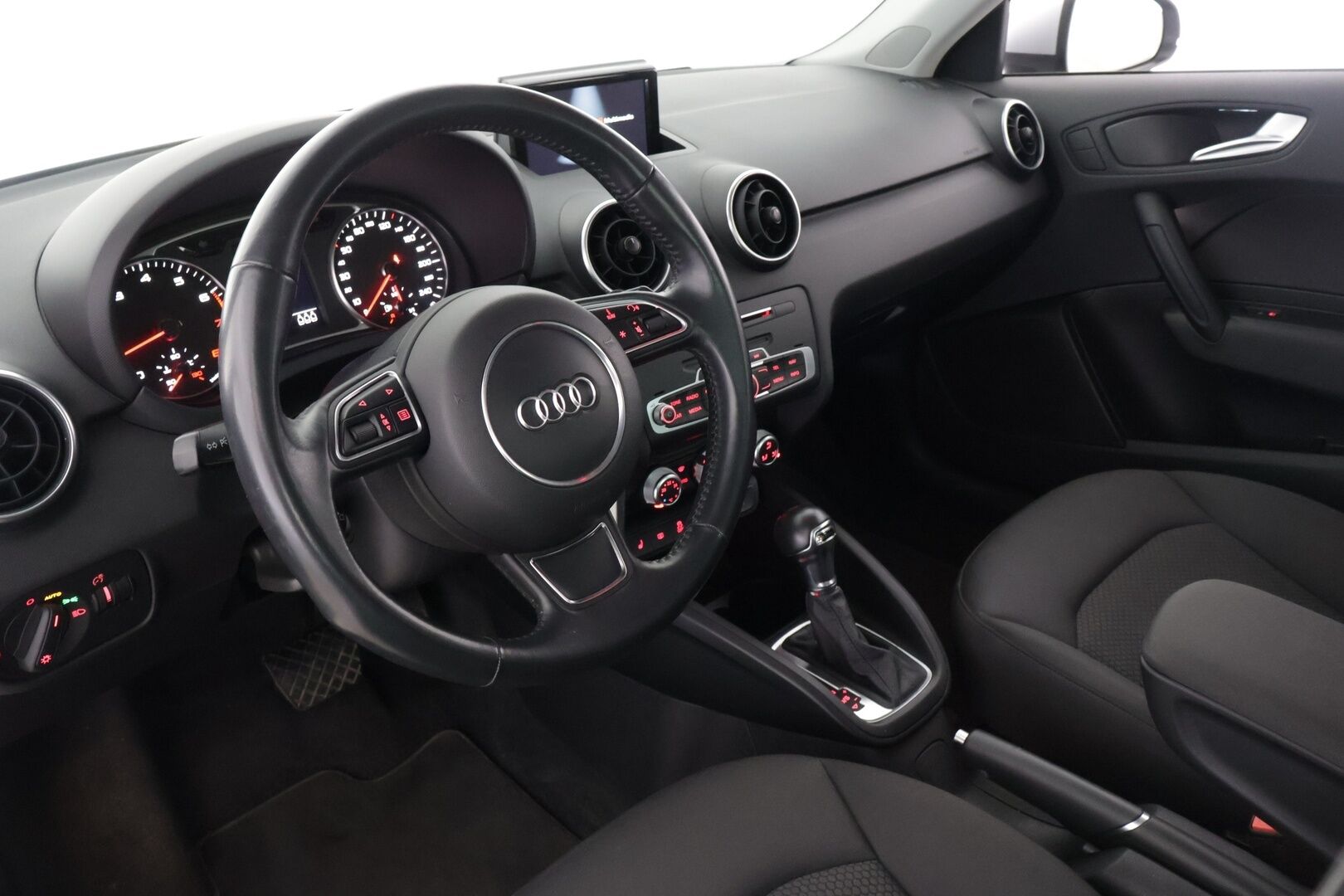 Audi A1 2016 Sportback Comfort 1,4 TFSI 92 kW S tronic */ Suomi-auto / Vakkari / Bluetooth / 2x merkkirenkaat /* - */ Siisti yksilö / Matalat käyttökulut / Ilmainen kotiintoimitus