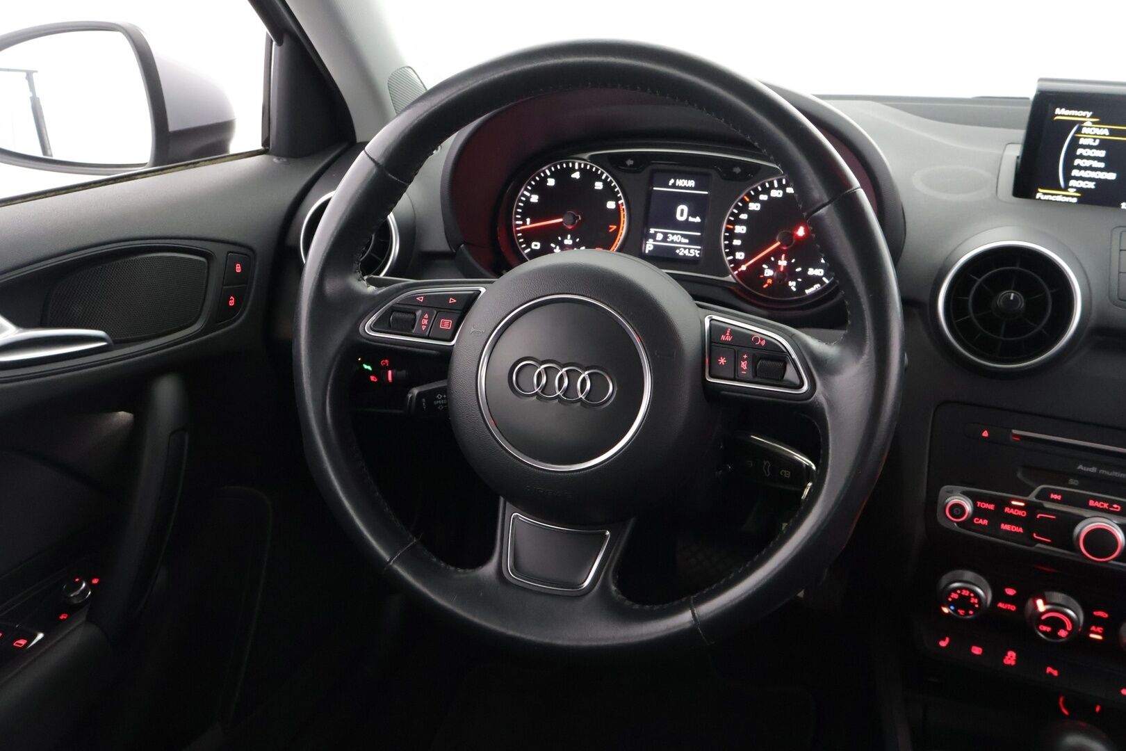 Audi A1 2016 Sportback Comfort 1,4 TFSI 92 kW S tronic */ Suomi-auto / Vakkari / Bluetooth / 2x merkkirenkaat /* - */ Siisti yksilö / Matalat käyttökulut / Ilmainen kotiintoimitus