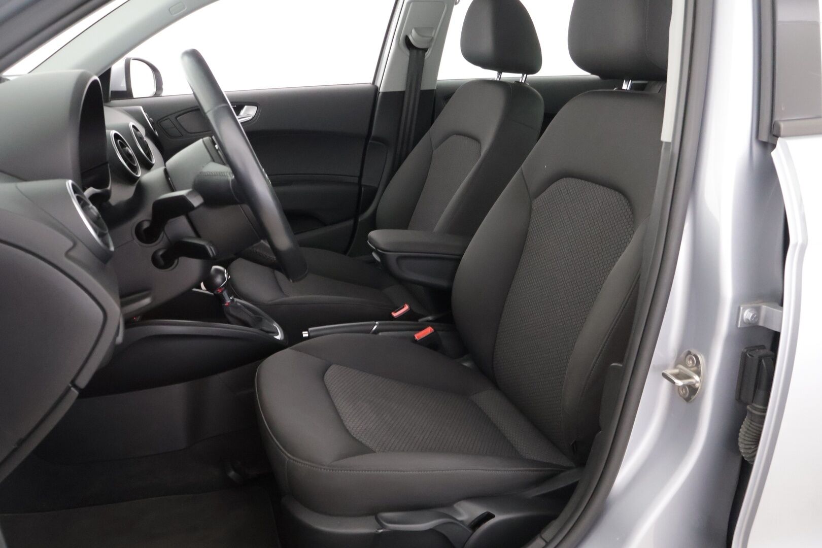 Audi A1 2016 Sportback Comfort 1,4 TFSI 92 kW S tronic */ Suomi-auto / Vakkari / Bluetooth / 2x merkkirenkaat /* - */ Siisti yksilö / Matalat käyttökulut / Ilmainen kotiintoimitus
