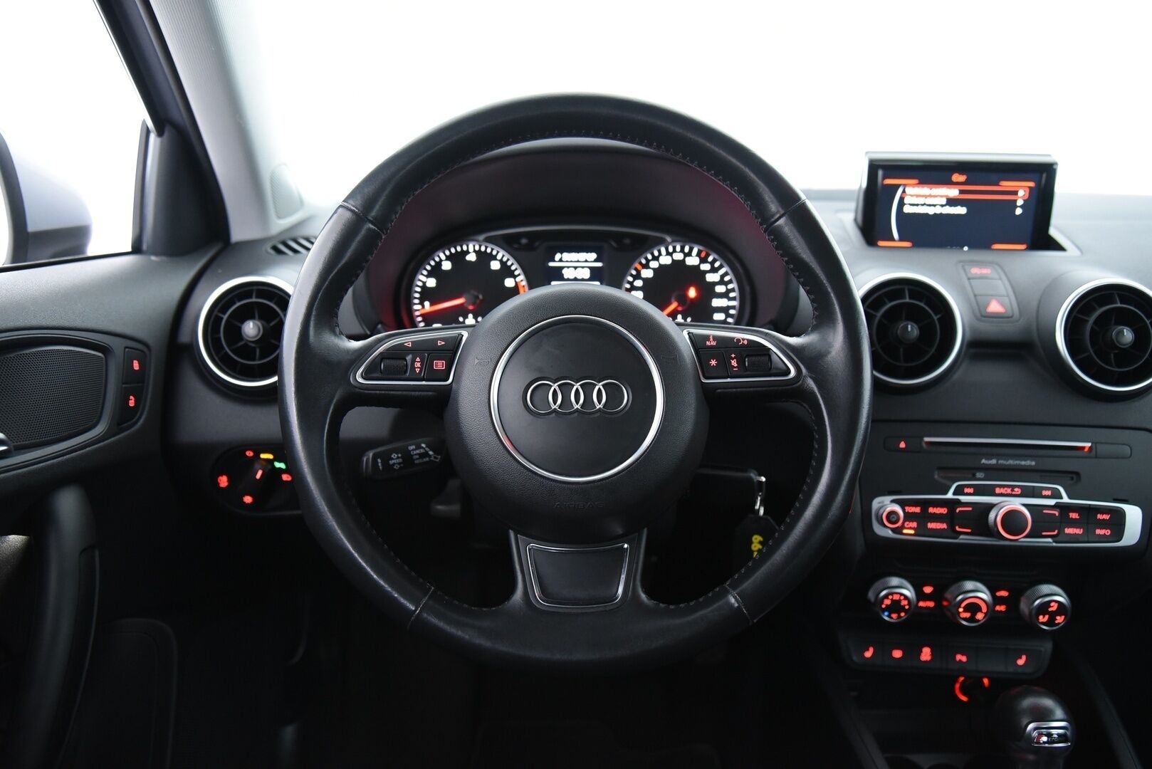 Audi A1 2016 Sportback Comfort 1,4 TFSI 92 kW S tronic - Suomi-auto / Vakionopeudensäädin / Peruutustutkat / Xenon / 2x renkaat / Metalliväri