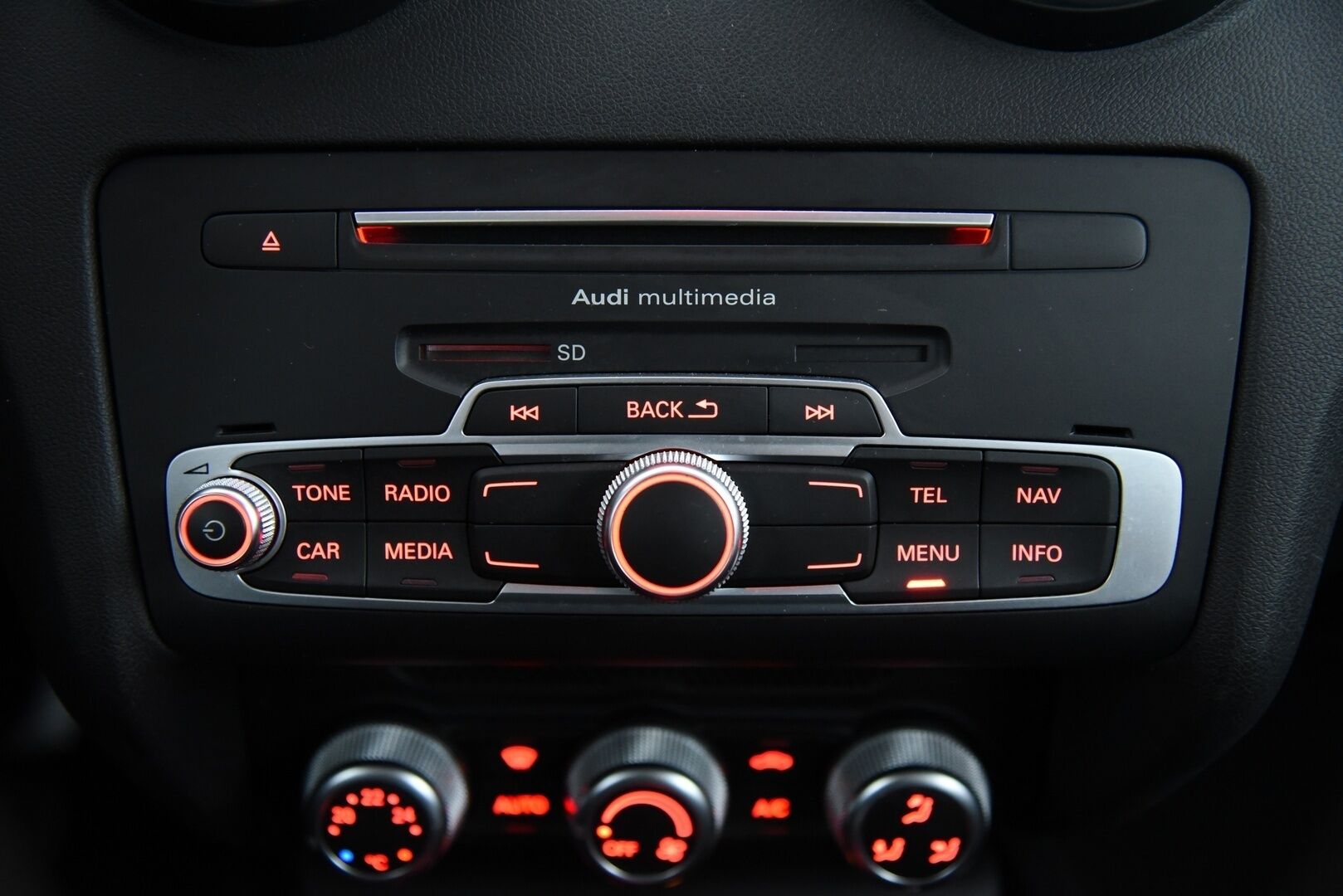 Audi A1 2016 Sportback Comfort 1,4 TFSI 92 kW S tronic - Suomi-auto / Vakionopeudensäädin / Peruutustutkat / Xenon / 2x renkaat / Metalliväri
