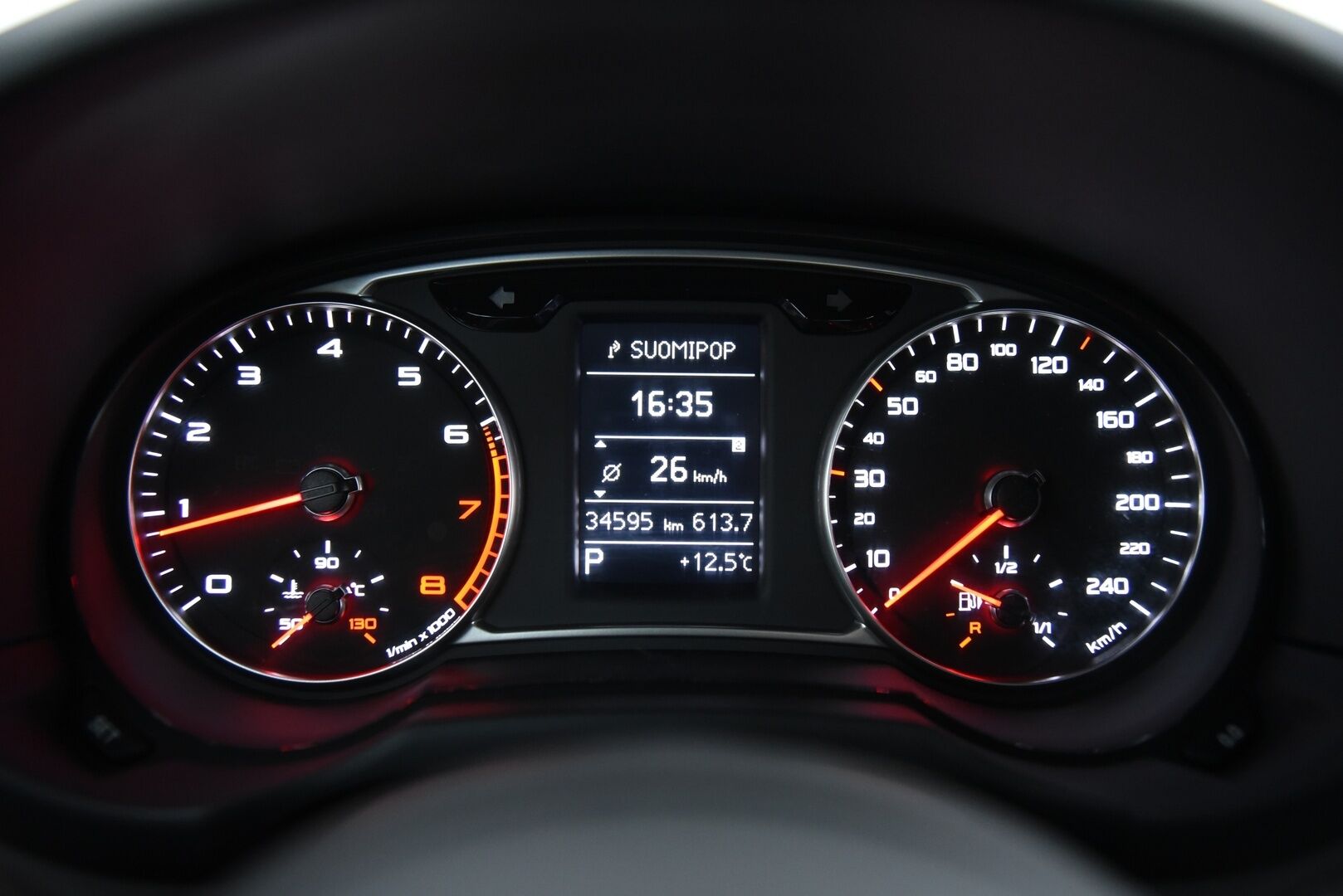 Audi A1 2016 Sportback Comfort 1,4 TFSI 92 kW S tronic */ Suomi-auto / Vakkari / Bluetooth / 2x merkkirenkaat /* - */ Siisti yksilö / Matalat käyttökulut / Ilmainen kotiintoimitus