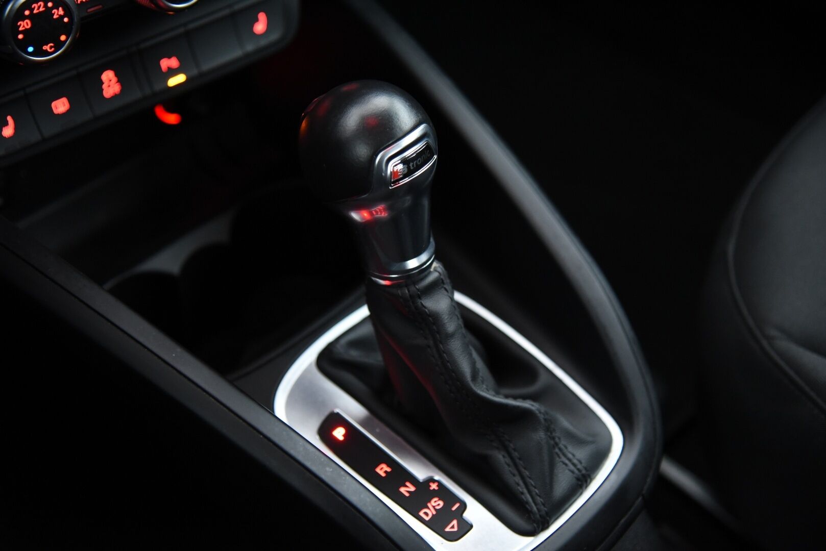 Audi A1 2016 Sportback Comfort 1,4 TFSI 92 kW S tronic */ Suomi-auto / Vakkari / Bluetooth / 2x merkkirenkaat /* - */ Siisti yksilö / Matalat käyttökulut / Ilmainen kotiintoimitus