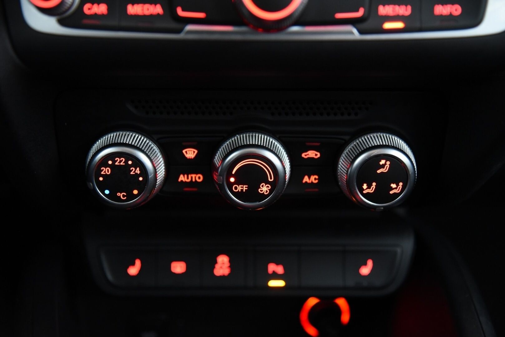 Audi A1 2016 Sportback Comfort 1,4 TFSI 92 kW S tronic - Suomi-auto / Vakionopeudensäädin / Peruutustutkat / Xenon / 2x renkaat / Metalliväri