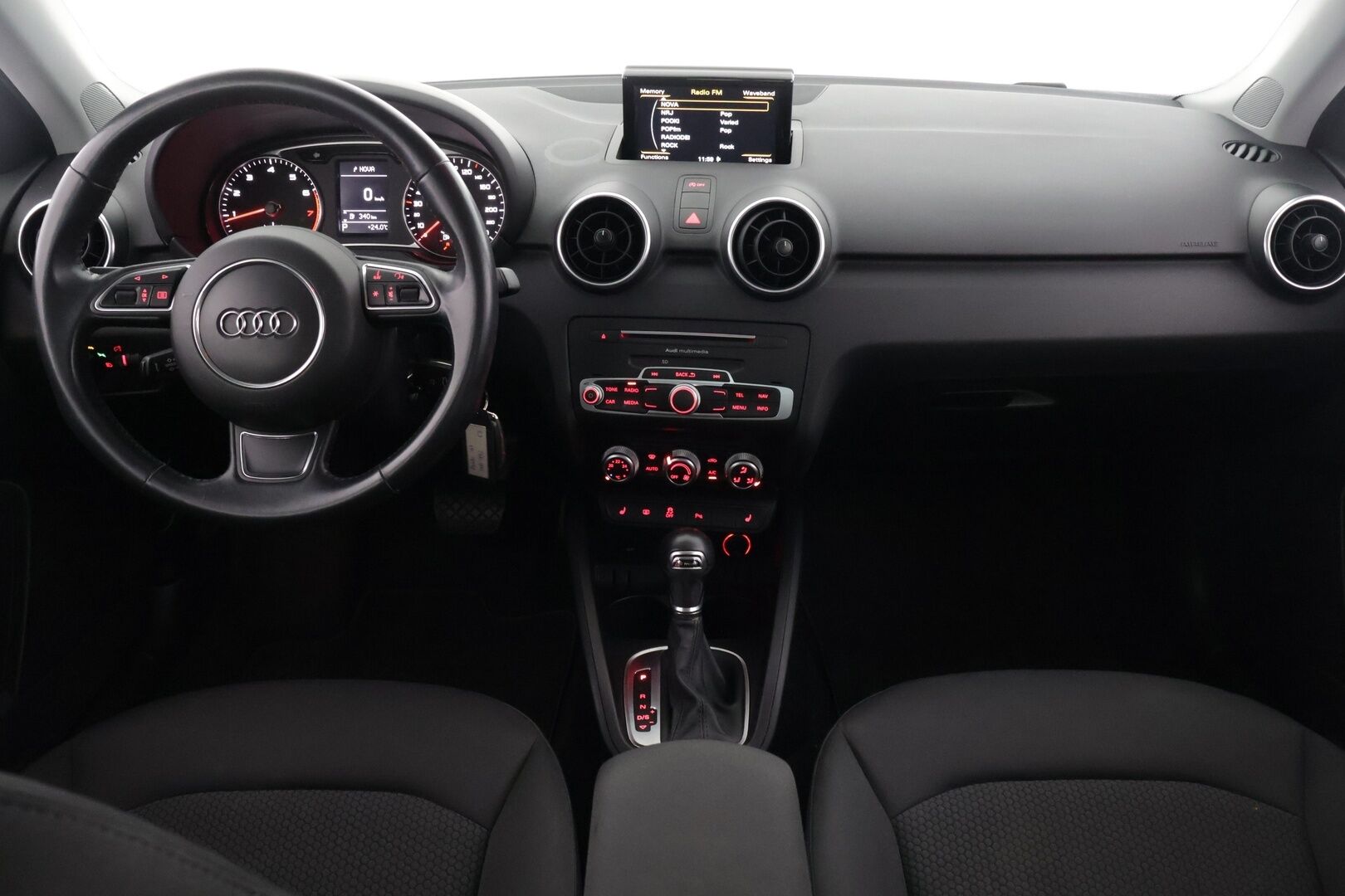 Audi A1 2016 Sportback Comfort 1,4 TFSI 92 kW S tronic */ Suomi-auto / Vakkari / Bluetooth / 2x merkkirenkaat /* - */ Siisti yksilö / Matalat käyttökulut / Ilmainen kotiintoimitus
