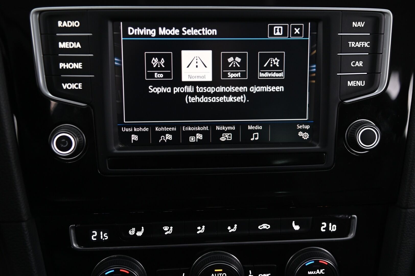 Volkswagen Golf 2017 Variant Allstar 1,4 TSI 110 kW (150 hv) DSG-automaatti * Webasto / Adapt.vakkari / Ratinlämmitin / Keyless * - Suomi-auto / 2x Avain / 2x Vanteet ja renkaat / 110kw - HULLU BLACKWEEK KORKOTARJOUS 2,49%