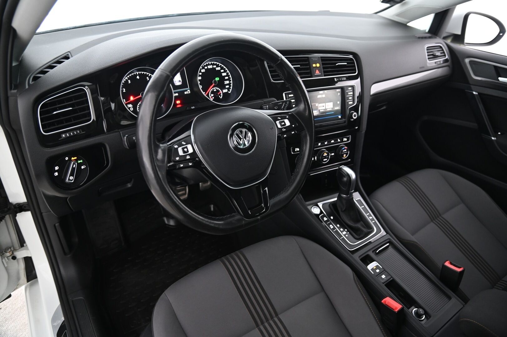 Volkswagen Golf 2017 Variant Allstar 1,4 TSI 110 kW (150 hv) DSG-automaatti * Webasto / Adapt.vakkari / Ratinlämmitin / Keyless * - Suomi-auto / 2x Avain / 2x Vanteet ja renkaat / 110kw - HULLU BLACKWEEK KORKOTARJOUS 2,49%