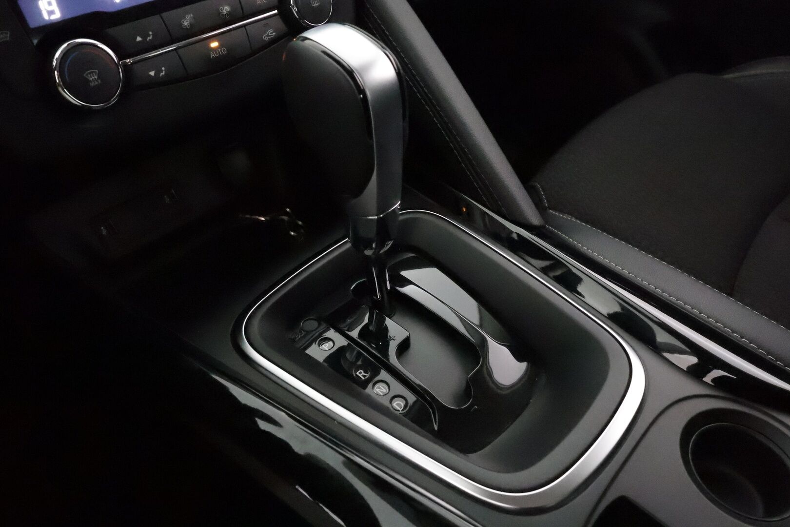 Renault Kadjar 2017 Energy dCi 110 EDC-aut Zen **Puolinahat / Navi / Kaistavahti / Vakkari / P.Tutkat / Bluetooth** - 2-omisteinen Suomi-auto
