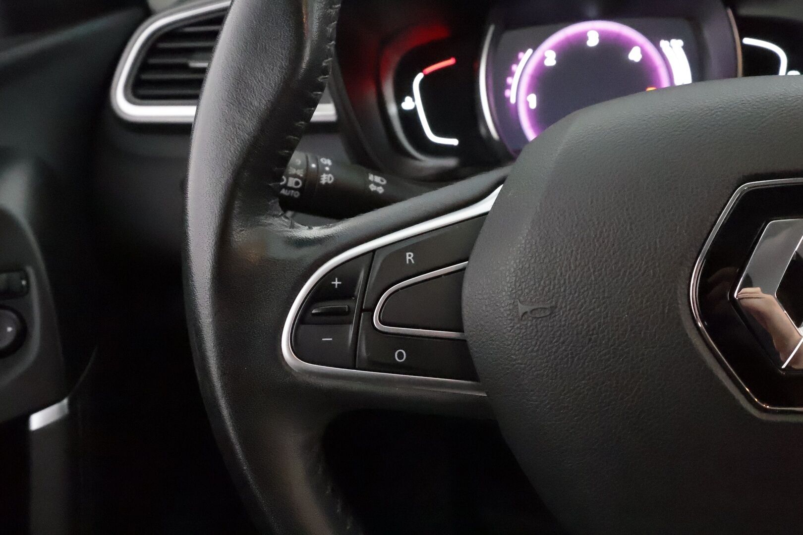 Renault Kadjar 2017 Energy dCi 110 EDC-aut Zen **Puolinahat / Navi / Kaistavahti / Vakkari / P.Tutkat / Bluetooth** - 2-omisteinen Suomi-auto
