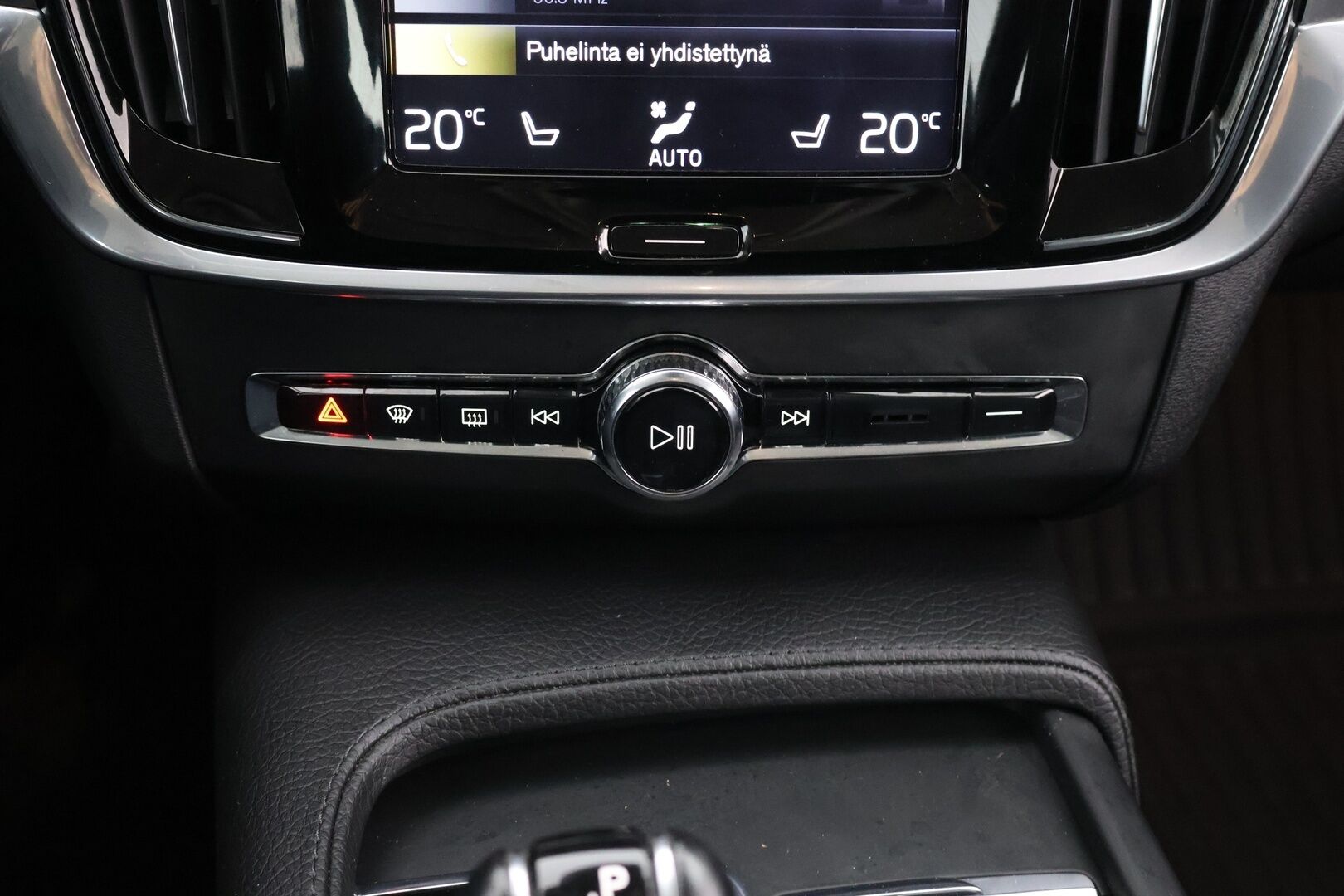 Volvo V90 2017 D4 Momentum aut - | 2 om. Suomi-auto | Adapt. Vak. | Webasto | Pilot assist | Navi | Ei Ad-Blueta | Puolinahat | Merkkihuollettu | Todella siisti |