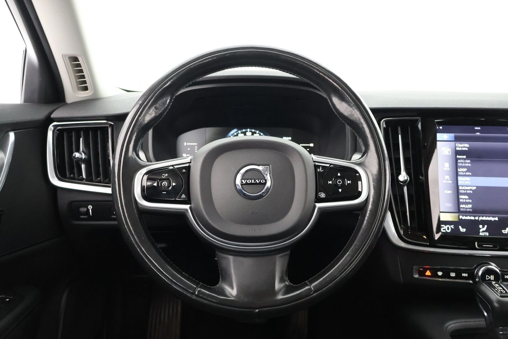 Volvo V90 2017 D4 Momentum aut - | 2 om. Suomi-auto | Adapt. Vak. | Webasto | Pilot assist | Navi | Ei Ad-Blueta | Puolinahat | Merkkihuollettu | Todella siisti |