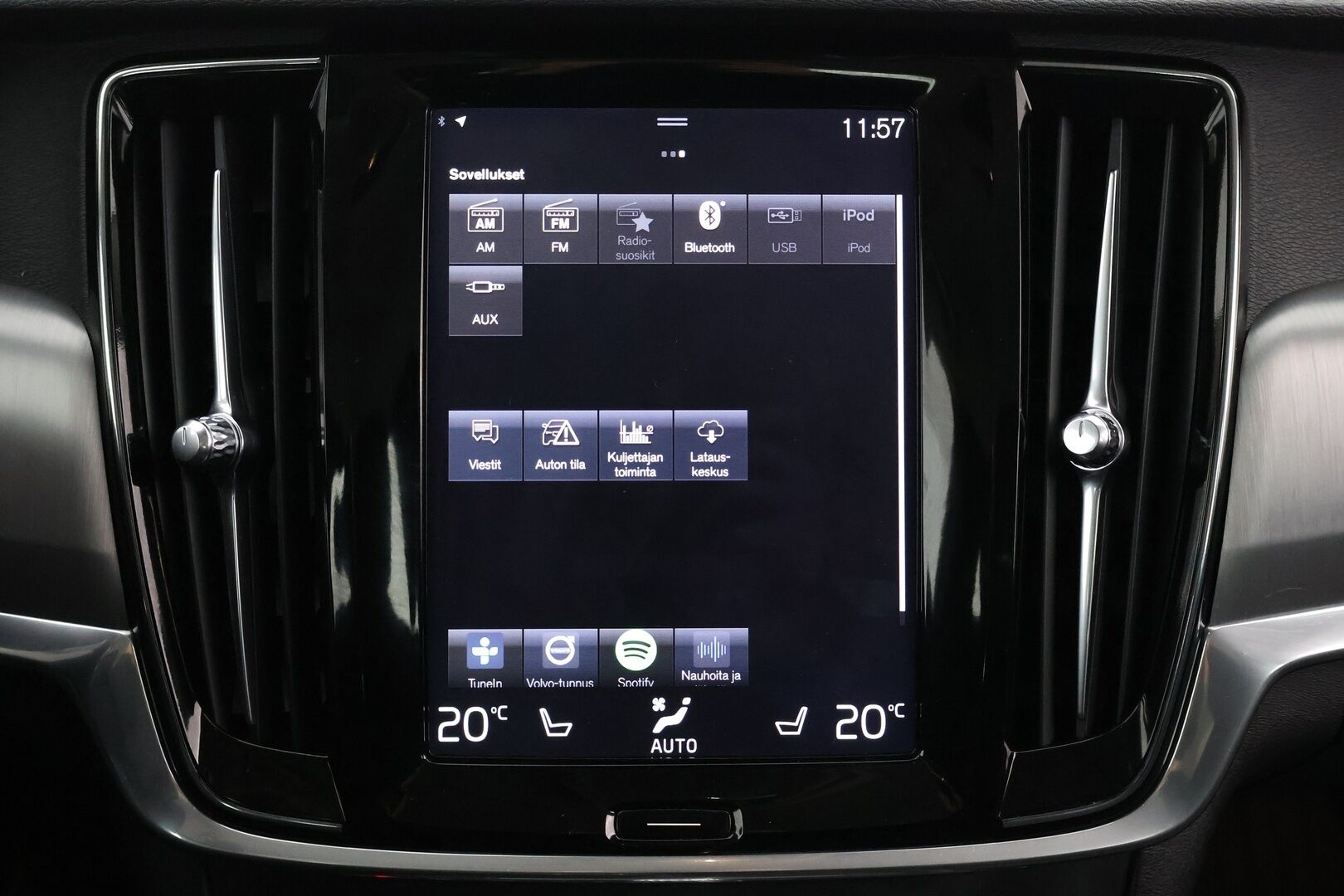 Volvo V90 2017 D4 Momentum aut - | 2 om. Suomi-auto | Adapt. Vak. | Webasto | Pilot assist | Navi | Ei Ad-Blueta | Puolinahat | Merkkihuollettu | Todella siisti |