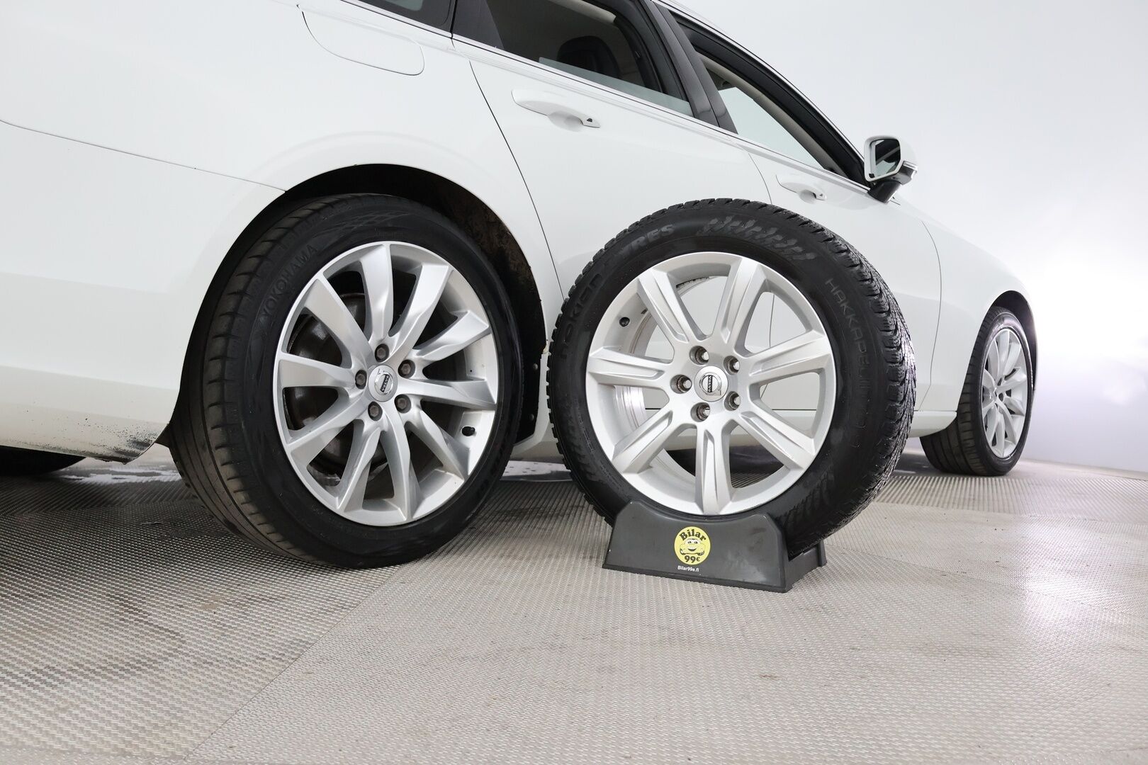 Volvo V90 2017 D4 Momentum aut - | 2 om. Suomi-auto | Adapt. Vak. | Webasto | Pilot assist | Navi | Ei Ad-Blueta | Puolinahat | Merkkihuollettu | Todella siisti |