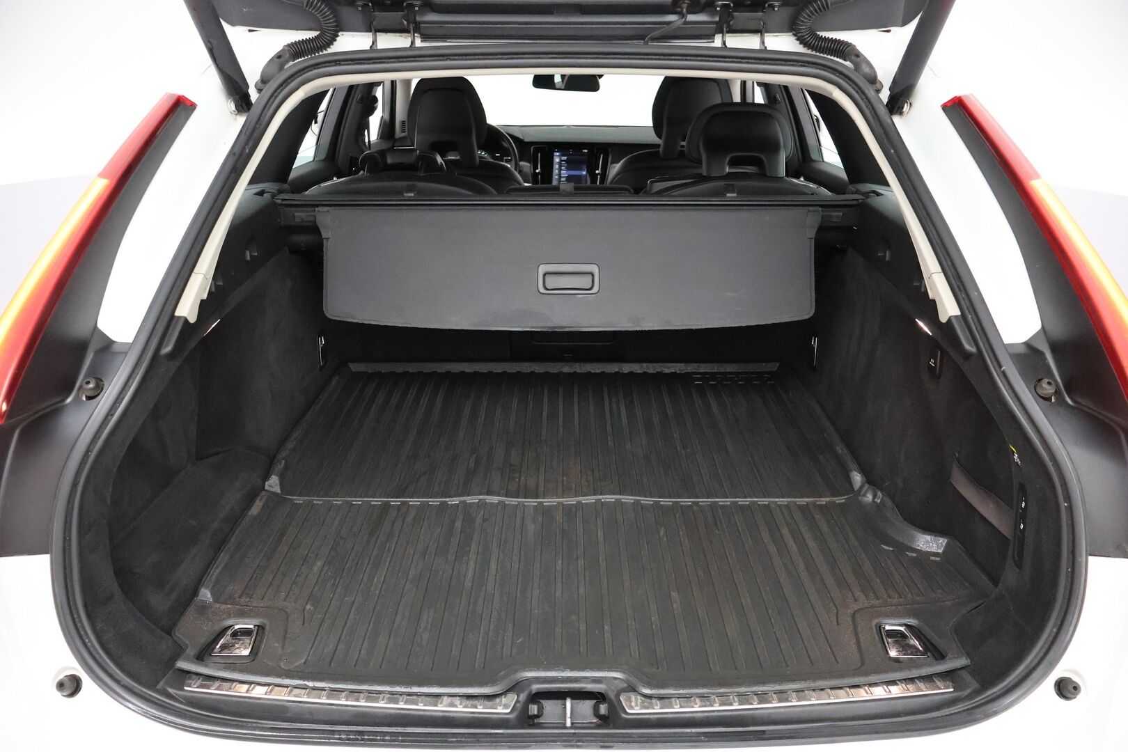 Volvo V90 2017 D4 Momentum aut - | 2 om. Suomi-auto | Adapt. Vak. | Webasto | Pilot assist | Navi | Ei Ad-Blueta | Puolinahat | Merkkihuollettu | Todella siisti |