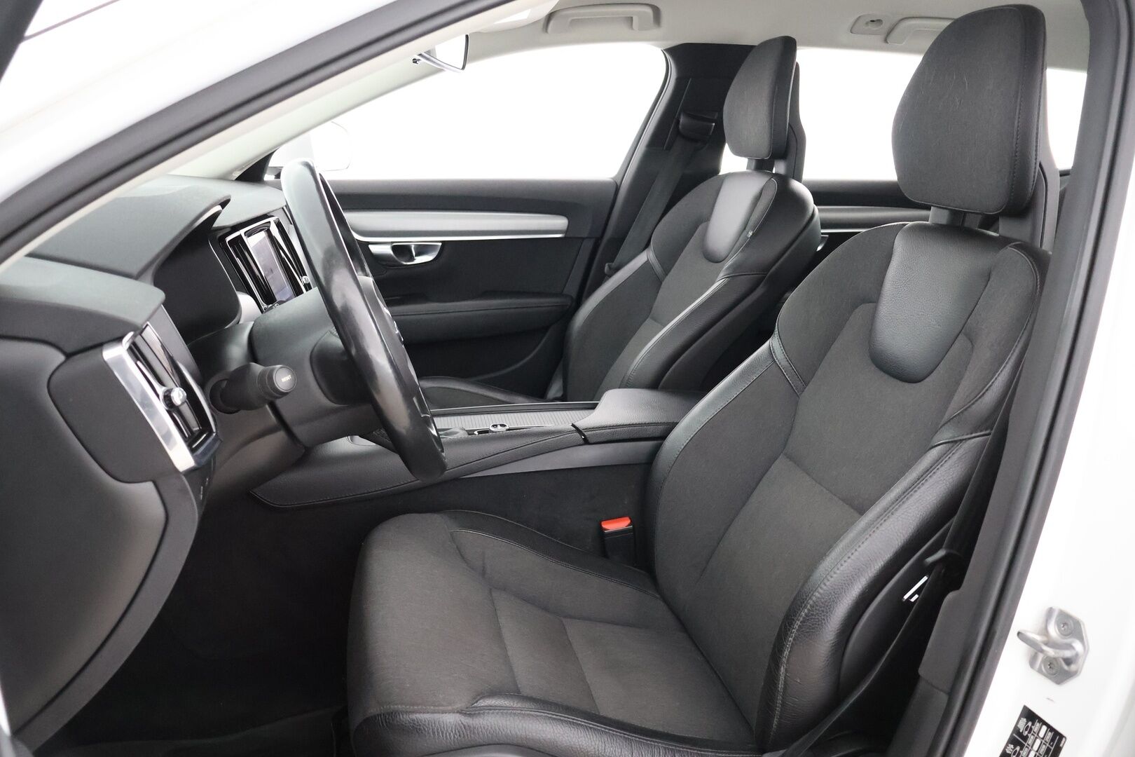 Volvo V90 2017 D4 Momentum aut - | 2 om. Suomi-auto | Adapt. Vak. | Webasto | Pilot assist | Navi | Ei Ad-Blueta | Puolinahat | Merkkihuollettu | Todella siisti |