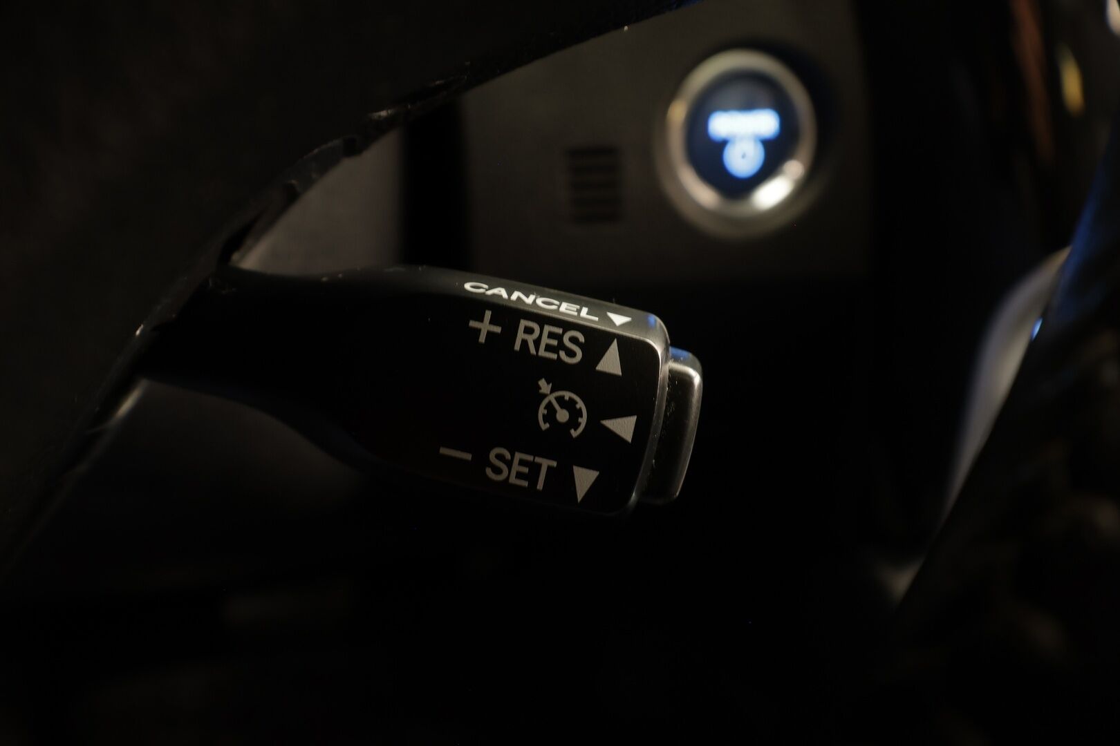 Toyota Auris 2017 Touring Sports 1,8 Hybrid Style * Suomi-auto / Lasikatto / Vakkari / P.kamera / LED / Navi / Koukku / KeylessGo * - Kahdet renkaat aluvanteilla - HULLUT JOULUT KORKOTARJOUS 2,49% 