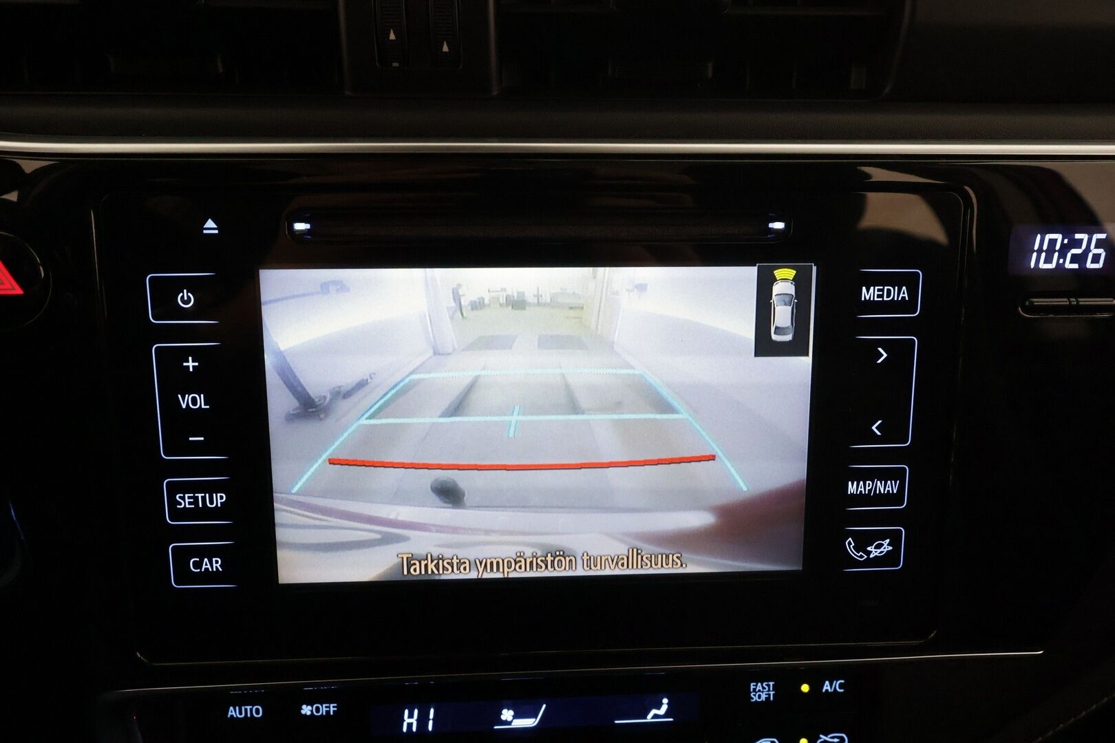 Toyota Auris 2017 Touring Sports 1,8 Hybrid Style * Suomi-auto / Lasikatto / Vakkari / P.kamera / LED / Navi / Koukku / KeylessGo * - Kahdet renkaat aluvanteilla