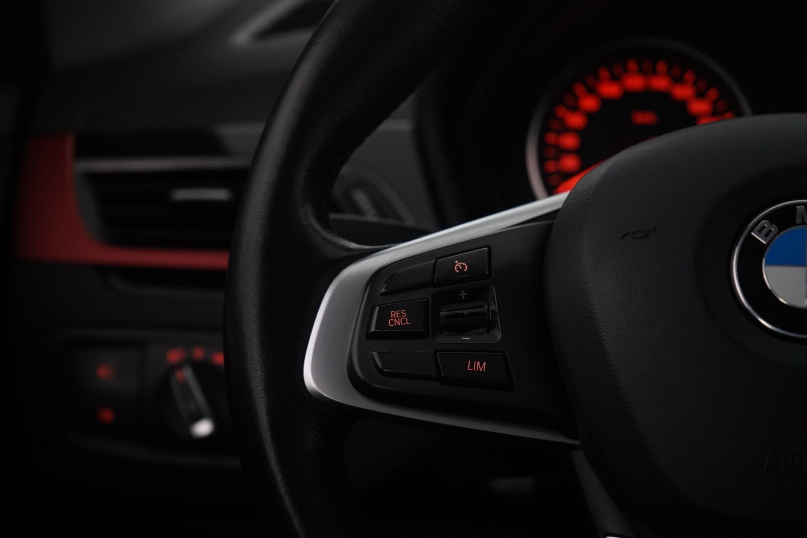 BMW X1 2017 F48 xDrive18d A Edition Sport *Sport-penkit / Lohko+sisä / Kamera / Koukku / Tutkat / Bluetooth* - Suomi-auto / Juuri Katsastettu / Kahdet Vanteet / Fiksut huollot